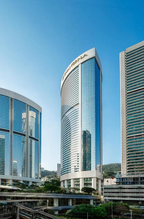港島香格里拉大酒店 Island Shangri-La, Hong Kong (via Wikimedia Commons, CC BY-SA 4.0)