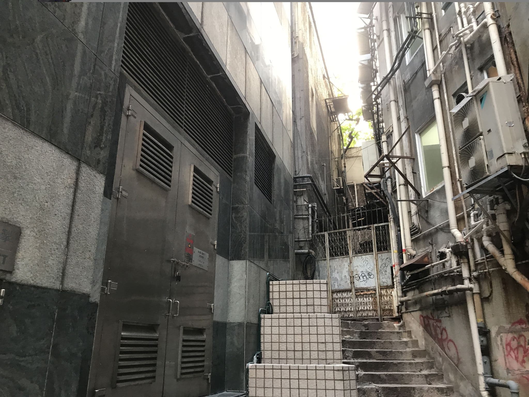 Street view near 迷你酒店 Mini Hotel, Central — © jc86035 (CC BY-SA · Mapillary)