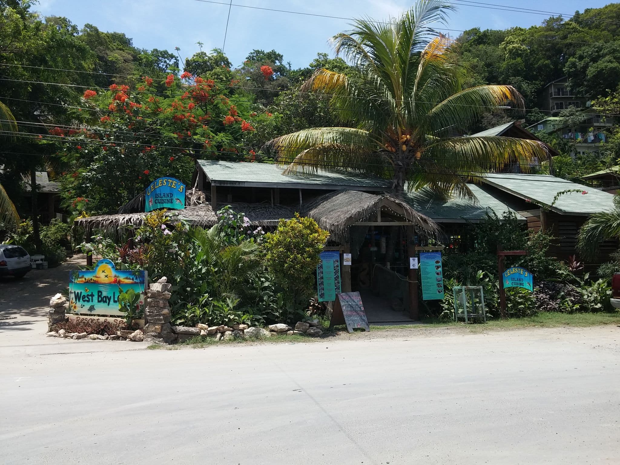 Street view near West Bay Lodge, Sandy Bay — © elotrojames (CC BY-SA · Mapillary)