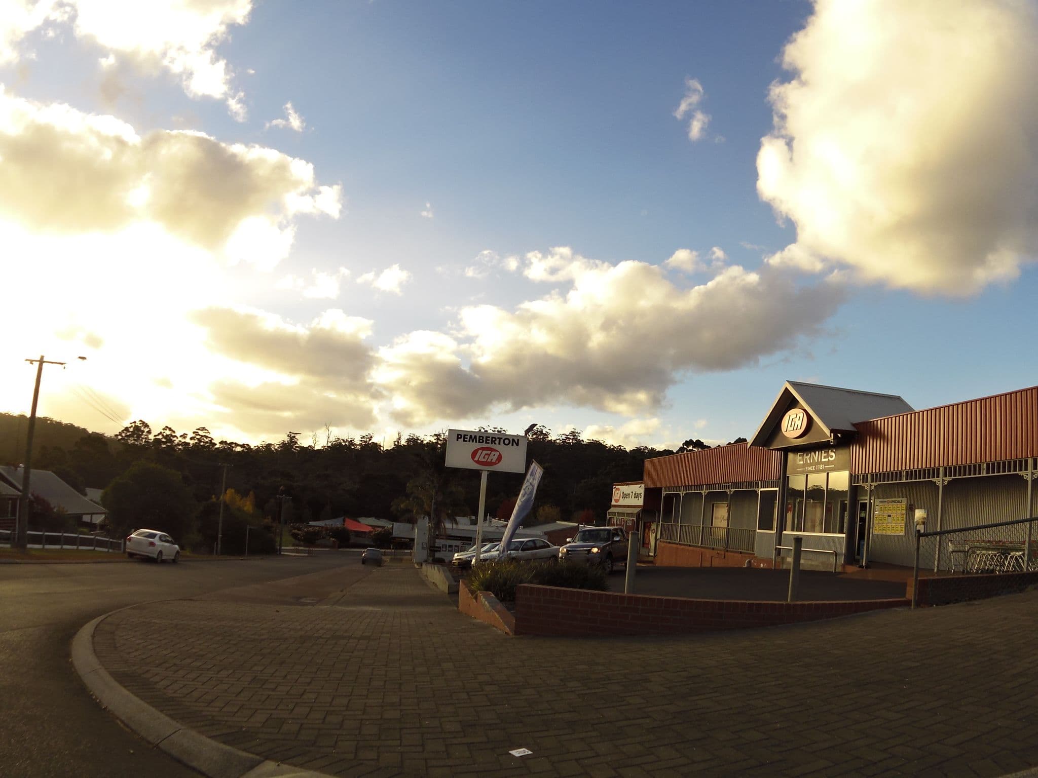 Street view near YHA Pemberton, Pemberton — © skillsy (CC BY-SA · Mapillary)