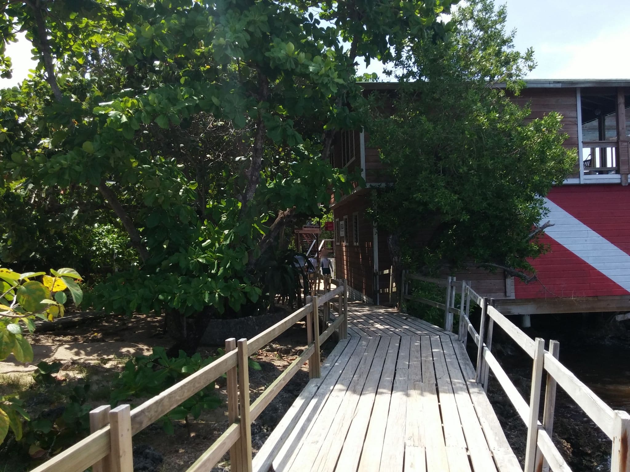 Street view near Foster's West Bay Resort, Sandy Bay — © elotrojames (CC BY-SA · Mapillary)
