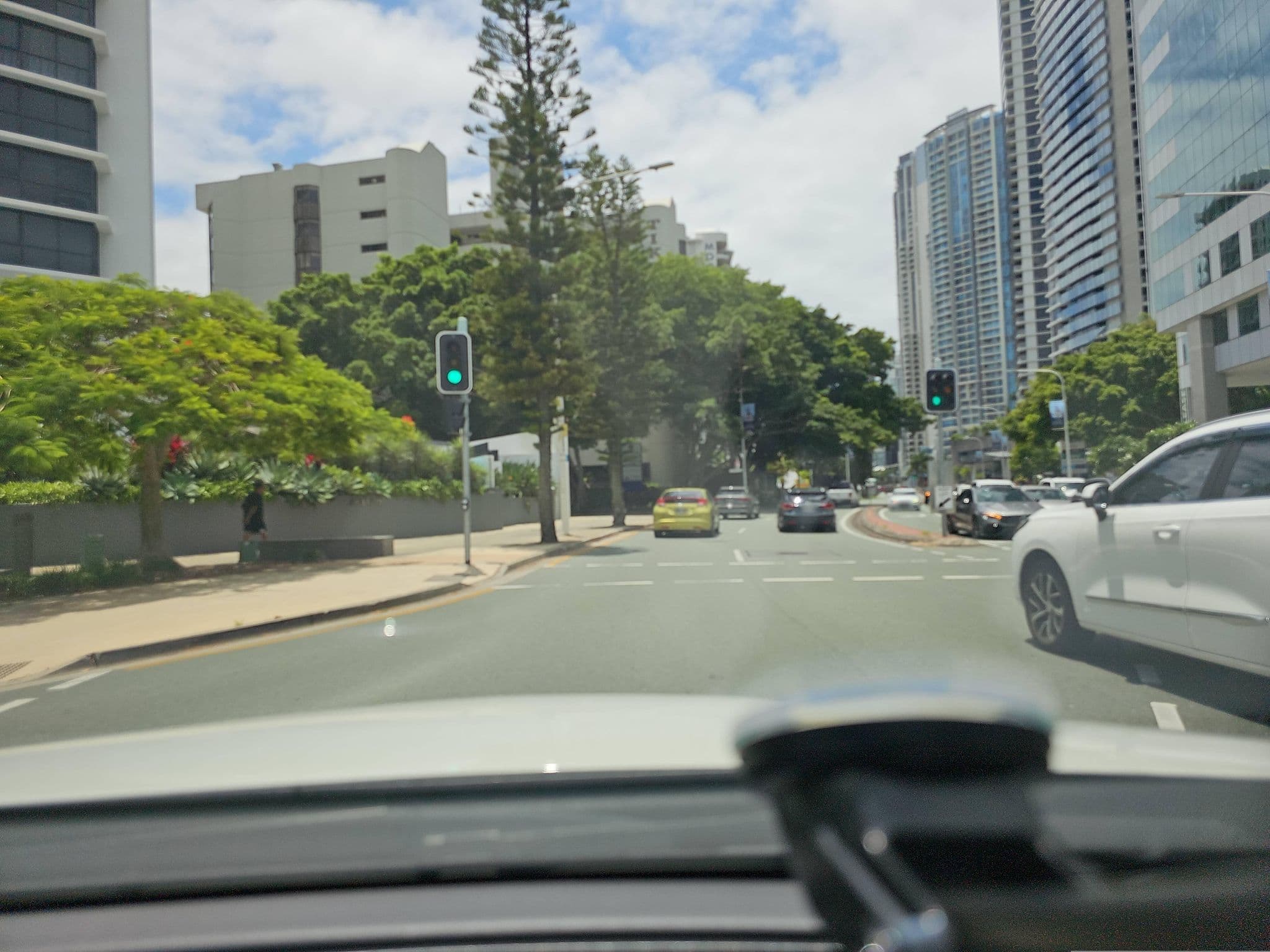 Street view near Avalon, Surfers Paradise — © Mooksey (CC BY-SA · Mapillary)