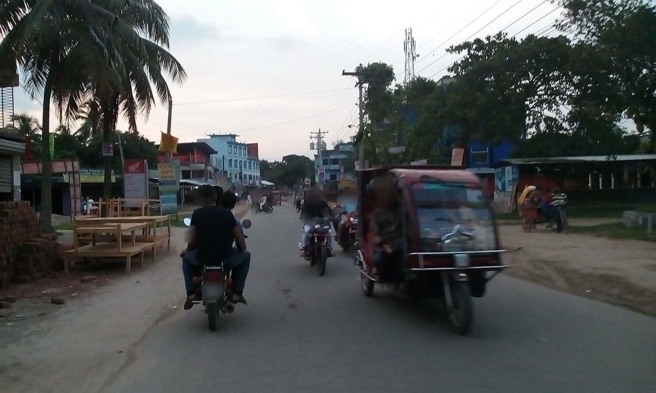 Street view near Pollobi Rest House, Bālurghāt — © gineus (CC BY-SA · Mapillary)