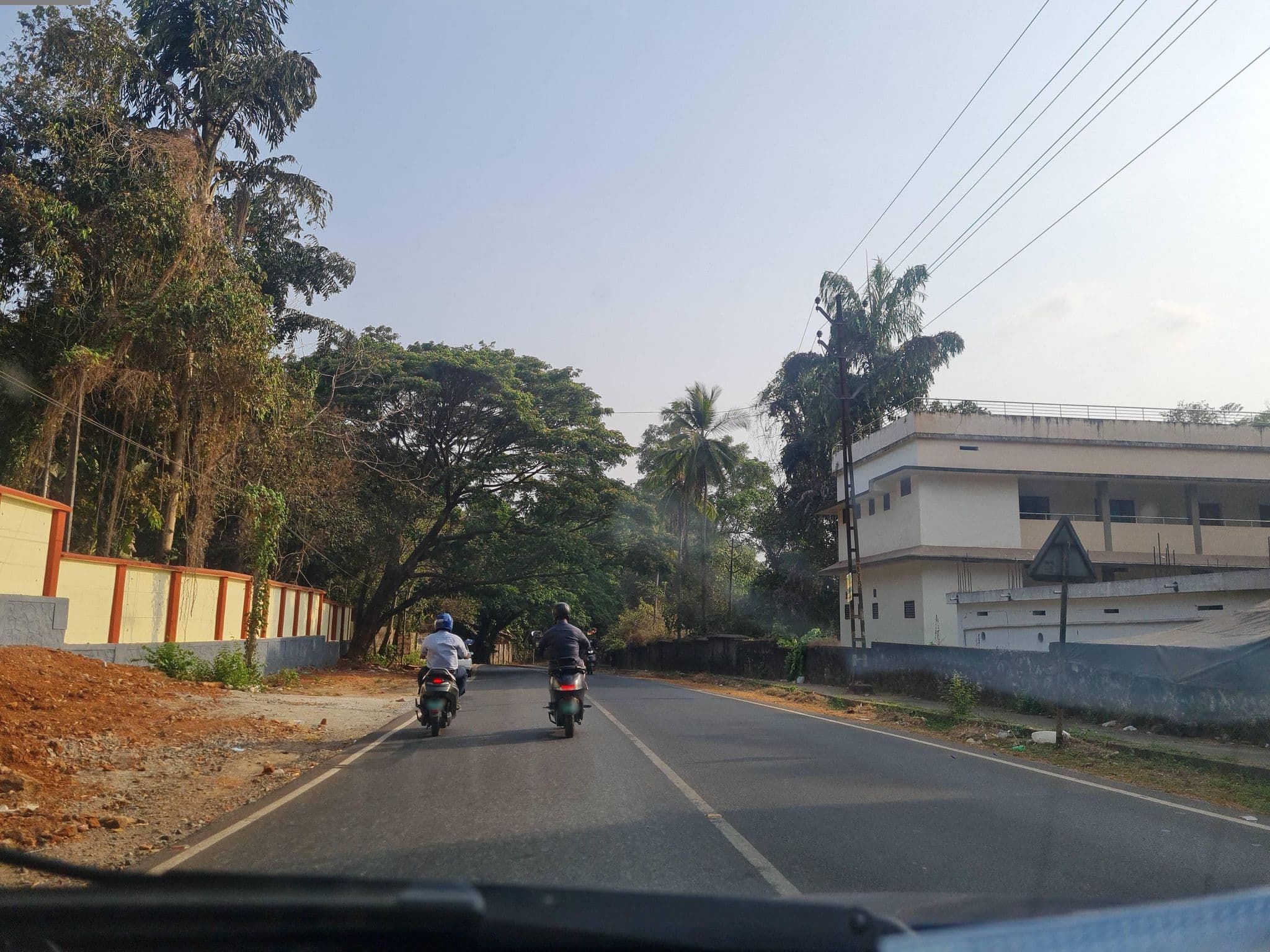 Street view near Entrance Gate near LH, Pūlakkōd — © dinshkm (CC BY-SA · Mapillary)