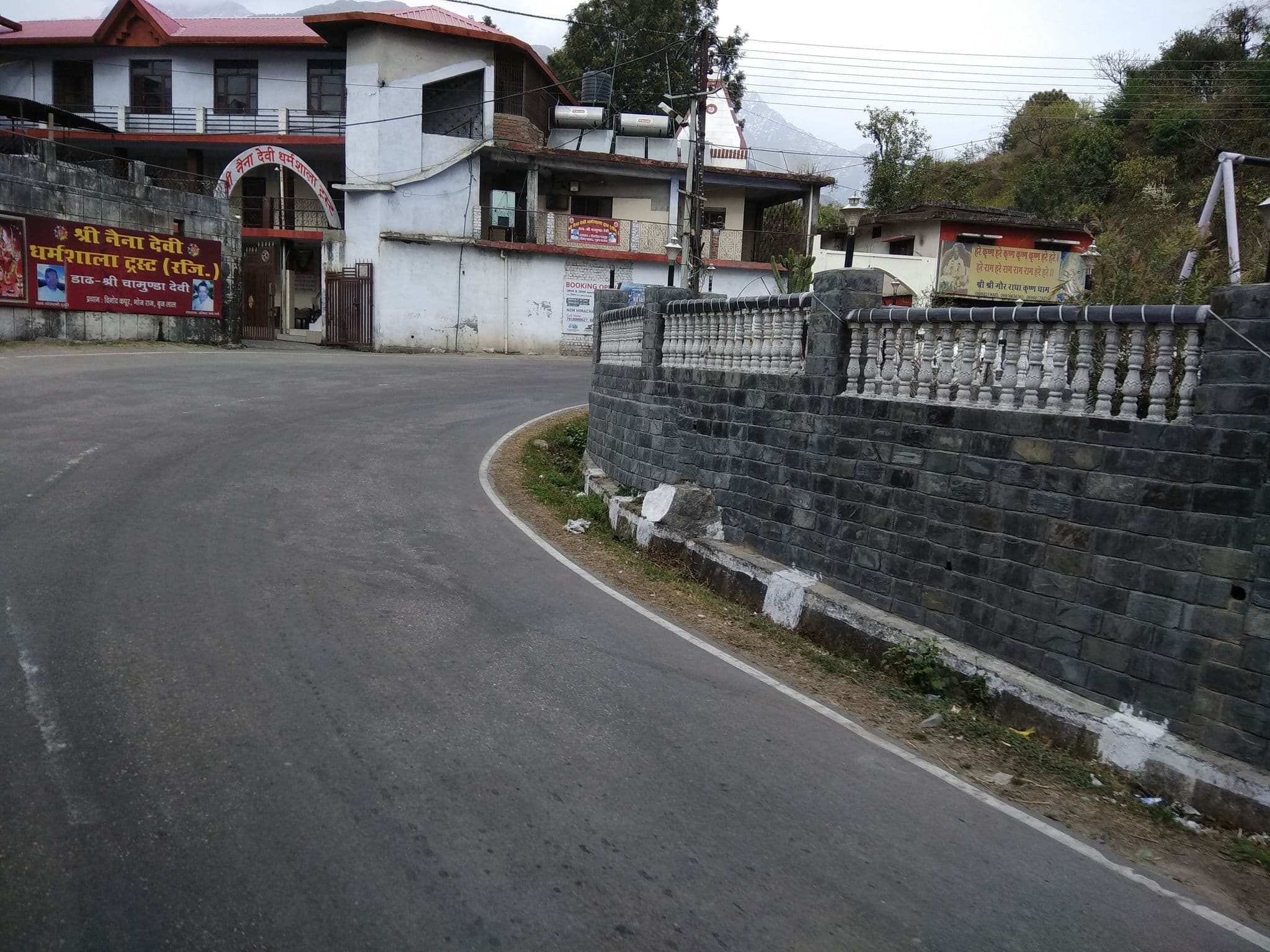 Street view near Hotel Vatika, Yol Cantonment — © bholekibhasam (CC BY-SA · Mapillary)