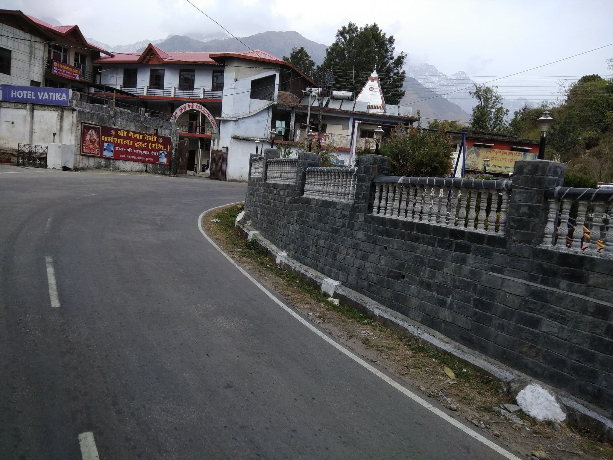 Street view near Hotel Chamunda, Yol Cantonment — © bholekibhasam (CC BY-SA · Mapillary)