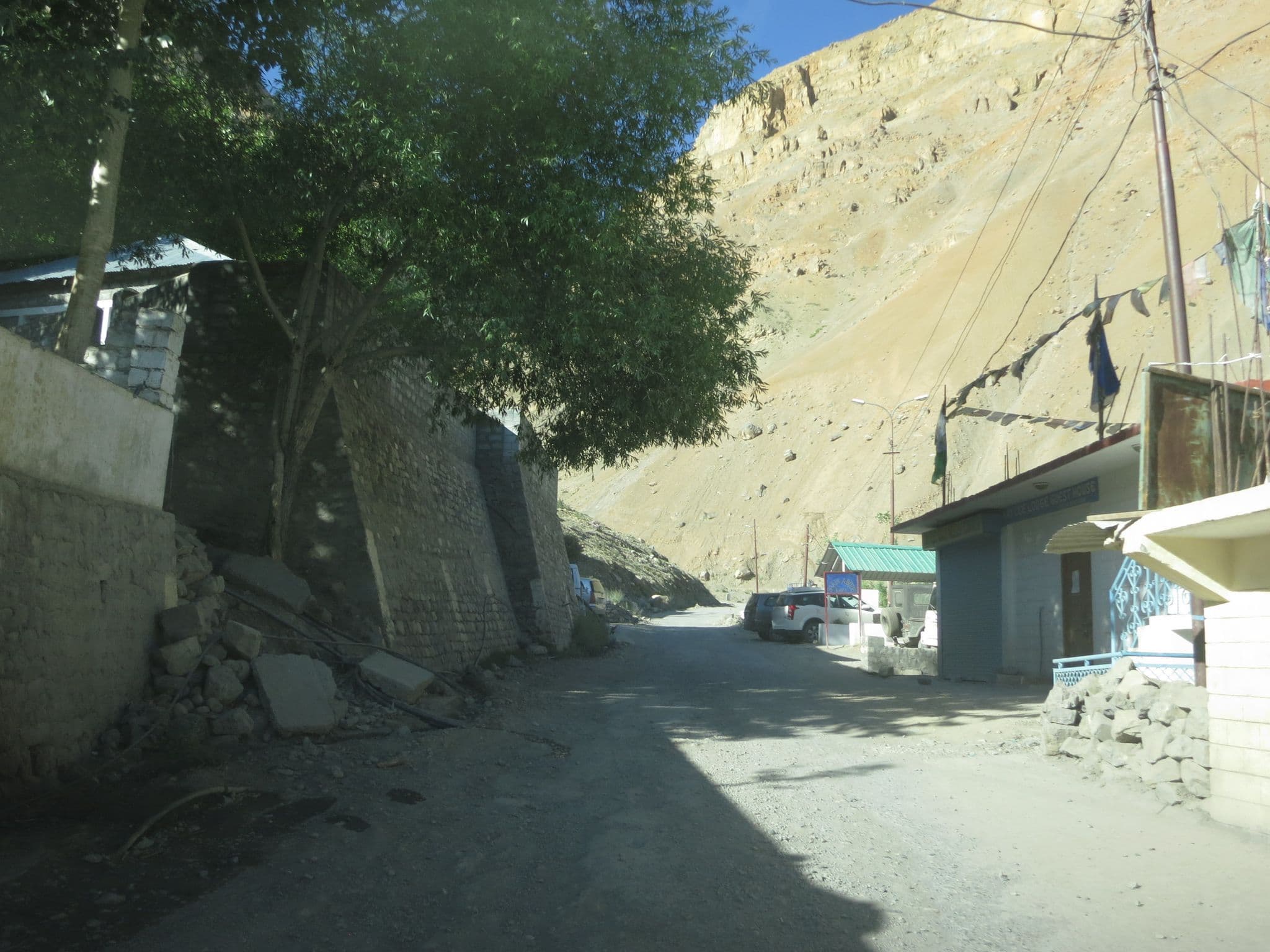 Street view near Norbuling Guesthouse, Sarāhan — © lto (CC BY-SA · Mapillary)