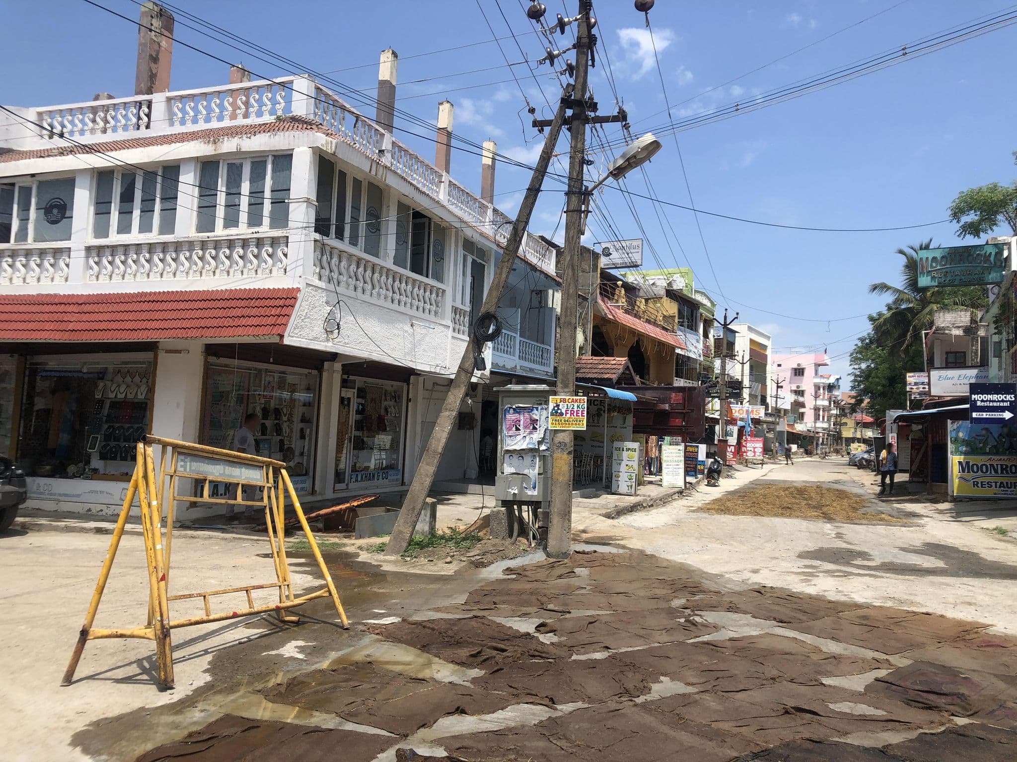 Street view near Silver Moon Guest House, Mahabalipuram — © olily (CC BY-SA · Mapillary)