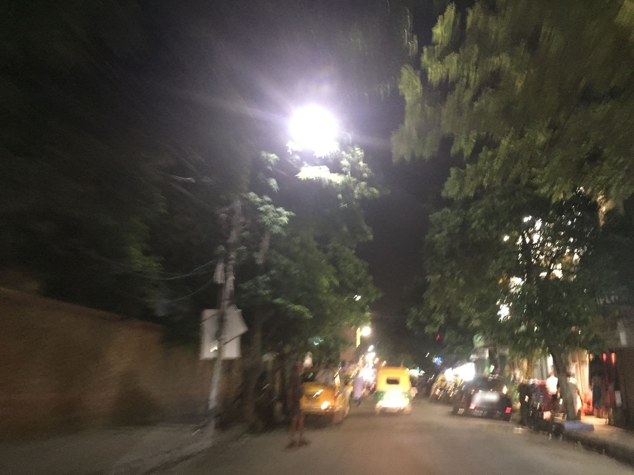 Street view near Centrepoint Guesthouse, Kolkata — © infolimon (CC BY-SA · Mapillary)
