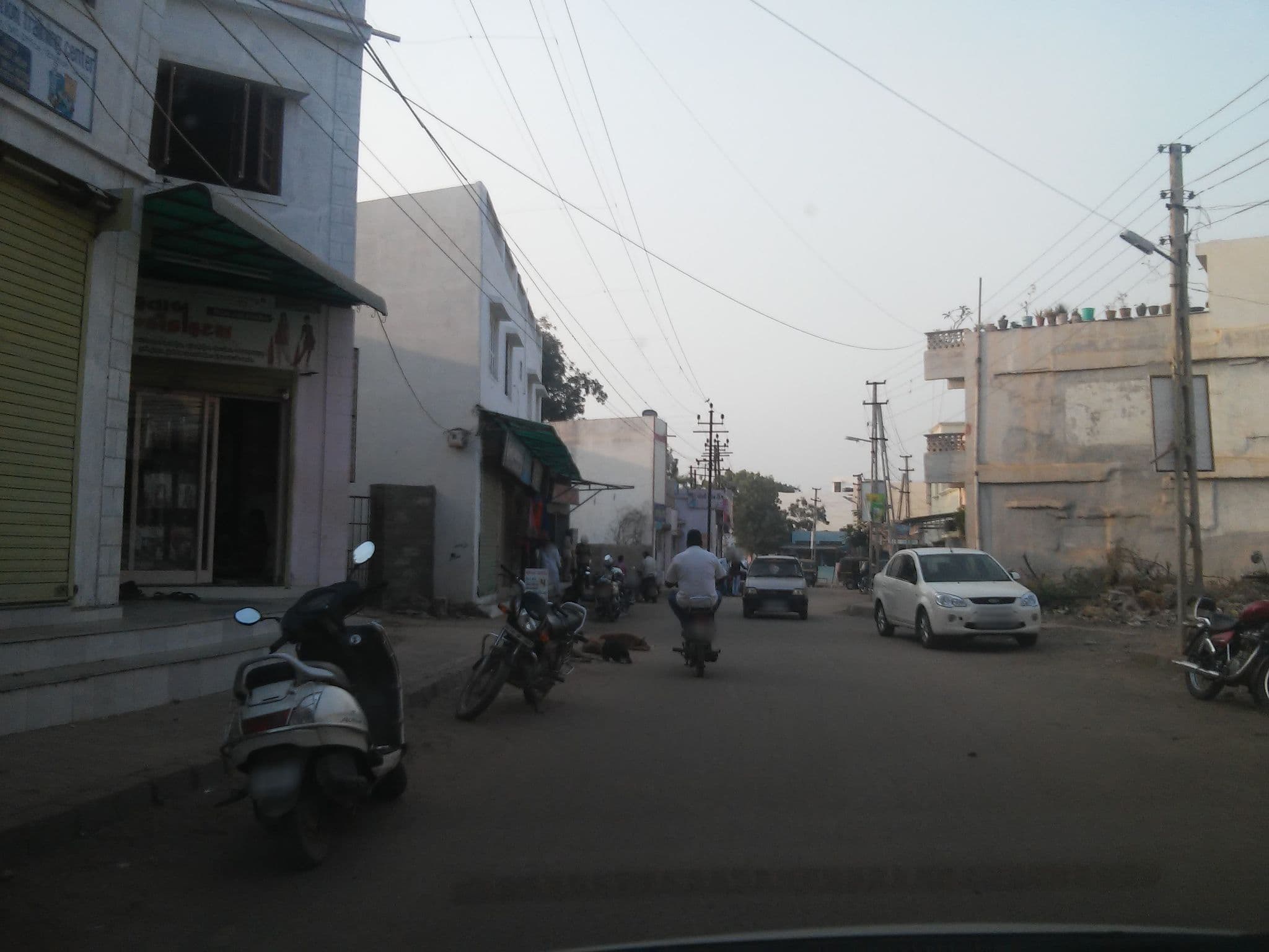 Street view near Gangaram Guest House, Bhuj — © shravan91 (CC BY-SA · Mapillary)