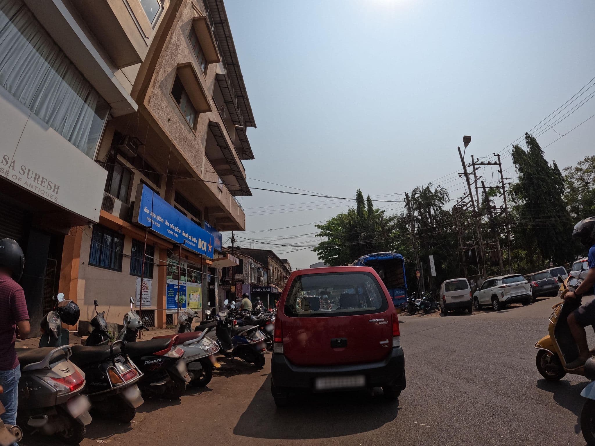 Street view near Hotel Satyaheera, Mapusa — © lucomsky (CC BY-SA · Mapillary)