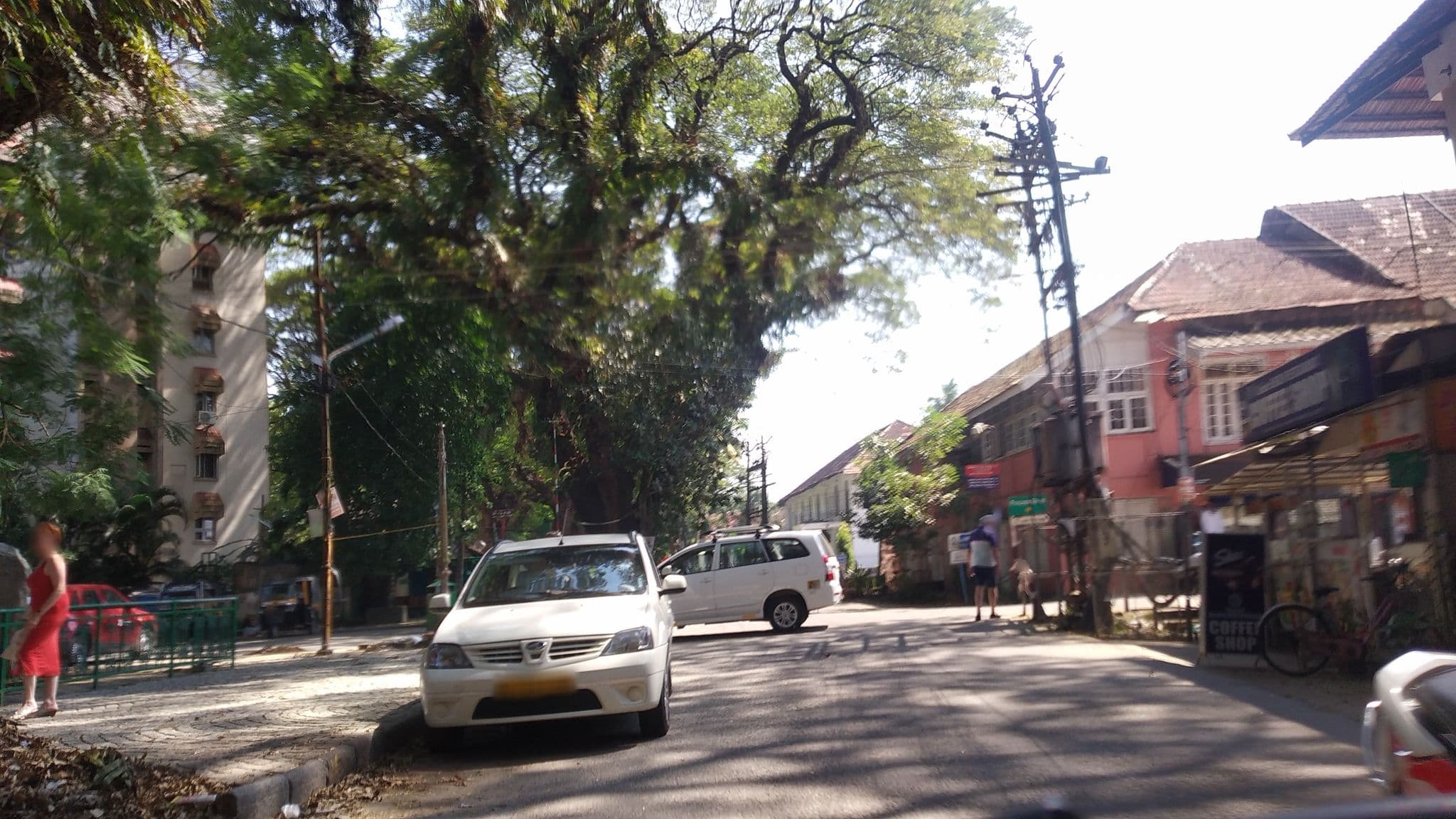 Street view near Princess Inn, Vypīn