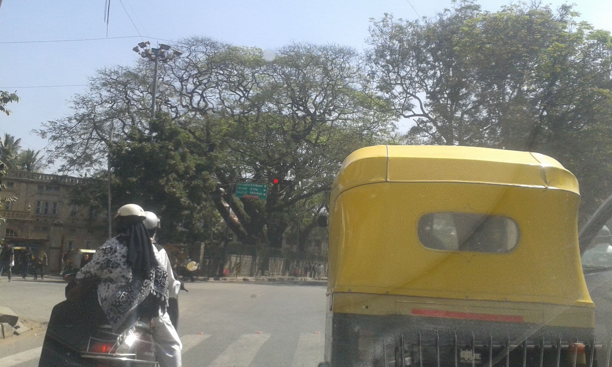 Street view near Hotel Madhuvan, Bengaluru