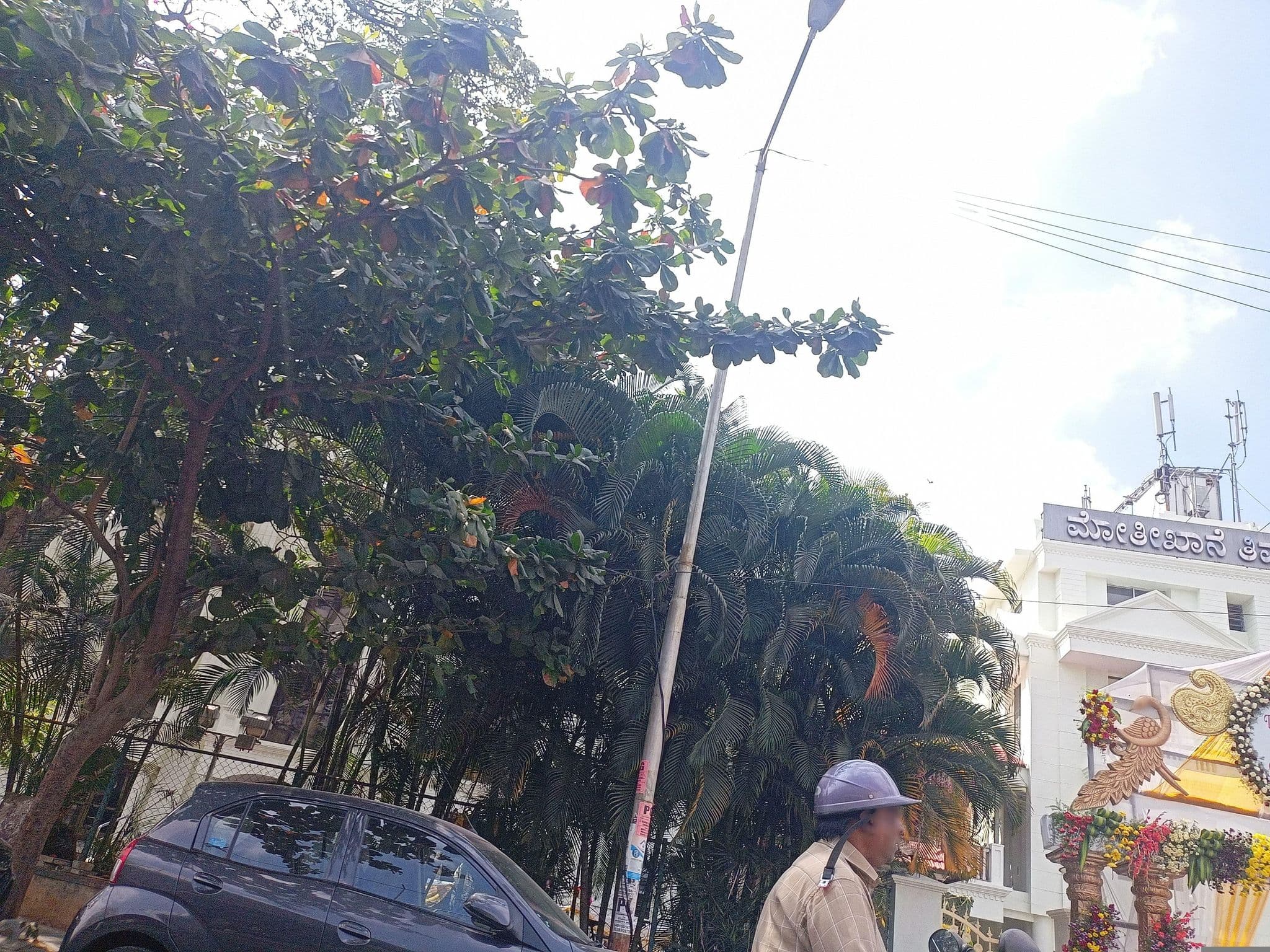 Street view near Jain Hostel, Bengaluru