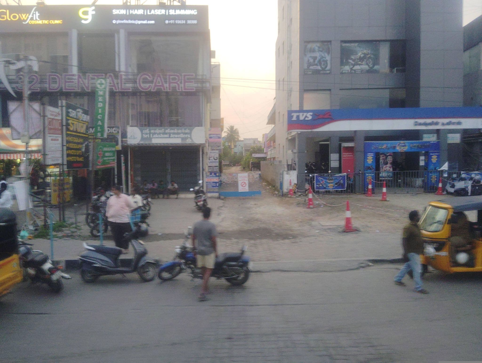 Street view near Aloft, Sholinganallur — © arn1291 (CC BY-SA · Mapillary)