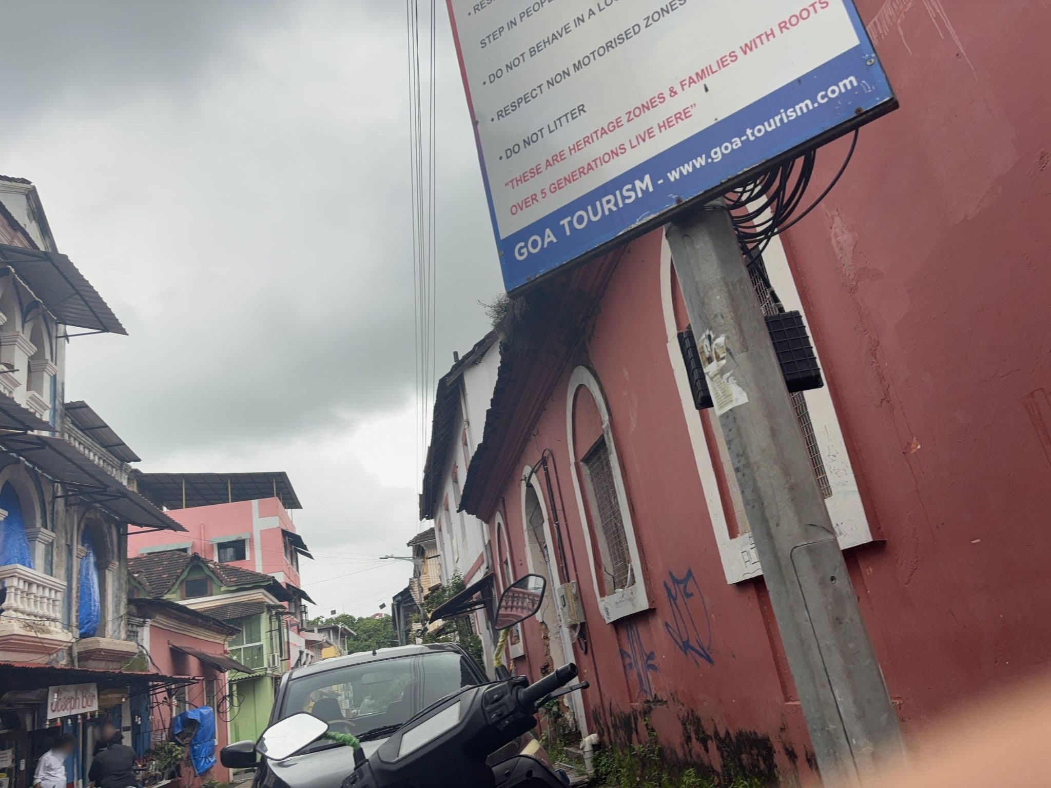 Street view near A pousada, Panjim — © Vaishnavi_Yadav (CC BY-SA · Mapillary)