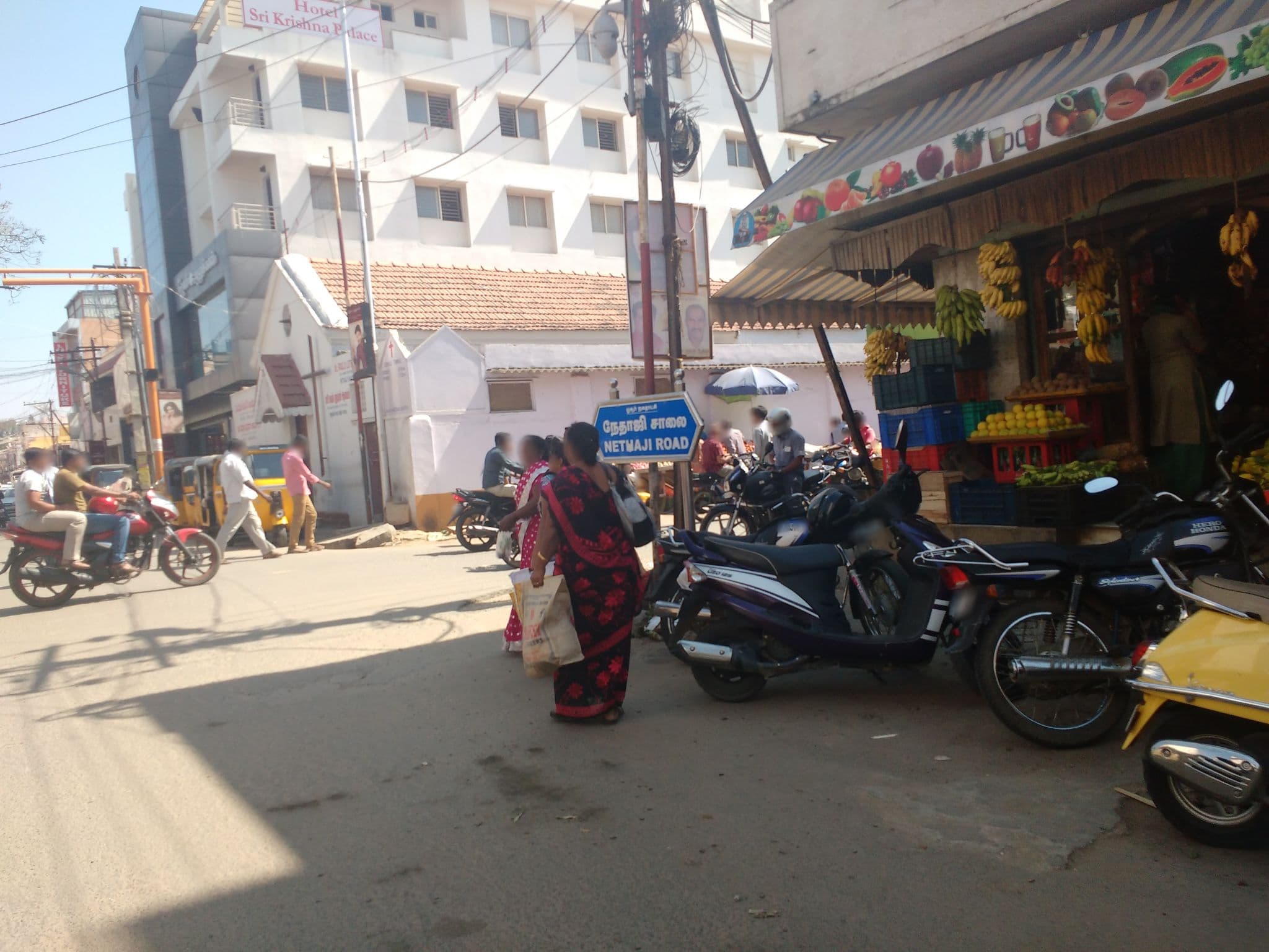 Street view near Sri Krishna Palace, Hosūr — © naveenkumar (CC BY-SA · Mapillary)