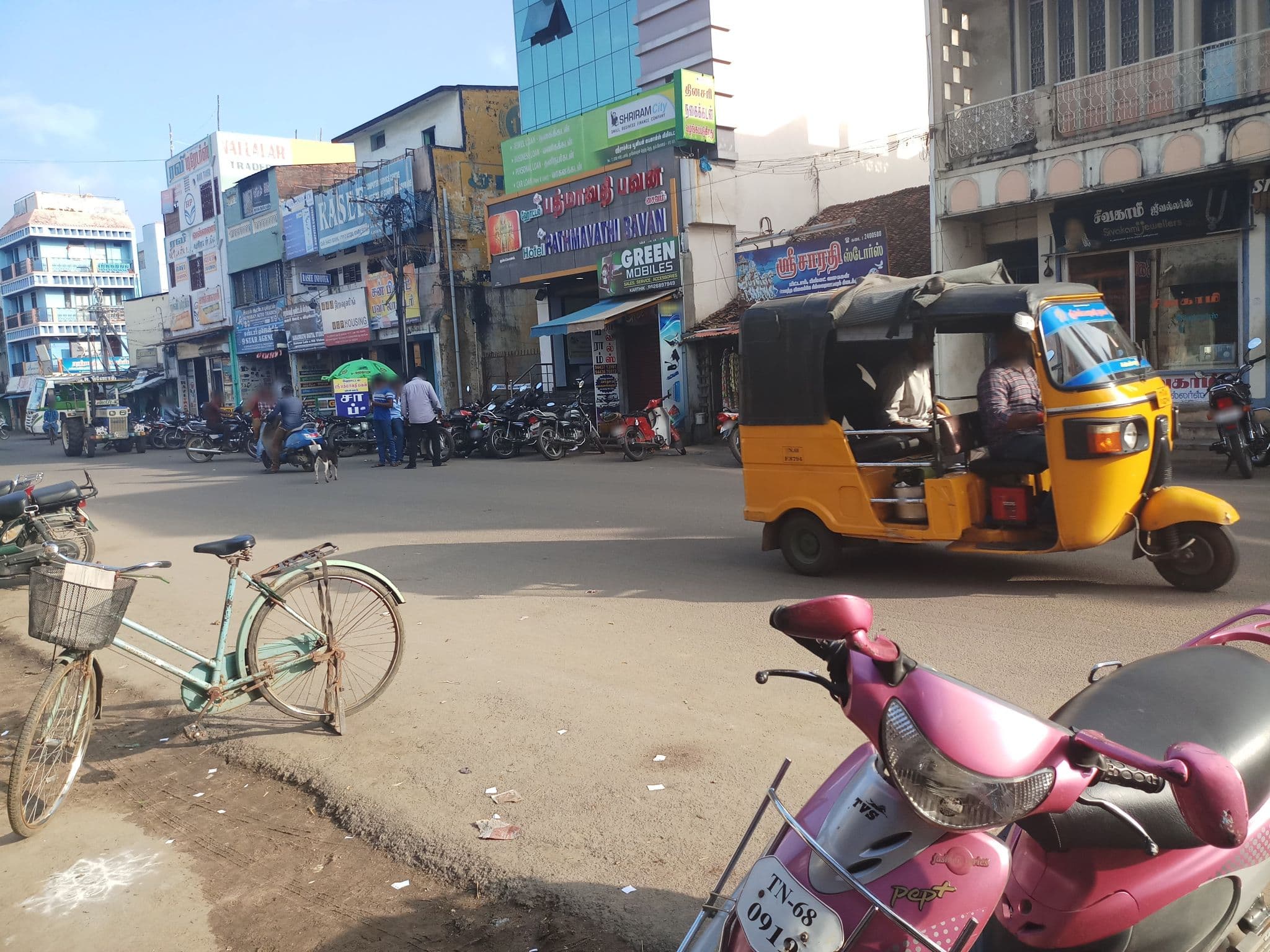 Street view near Taj Samurda Hotel, Kumbakonam — © sahanar (CC BY-SA · Mapillary)