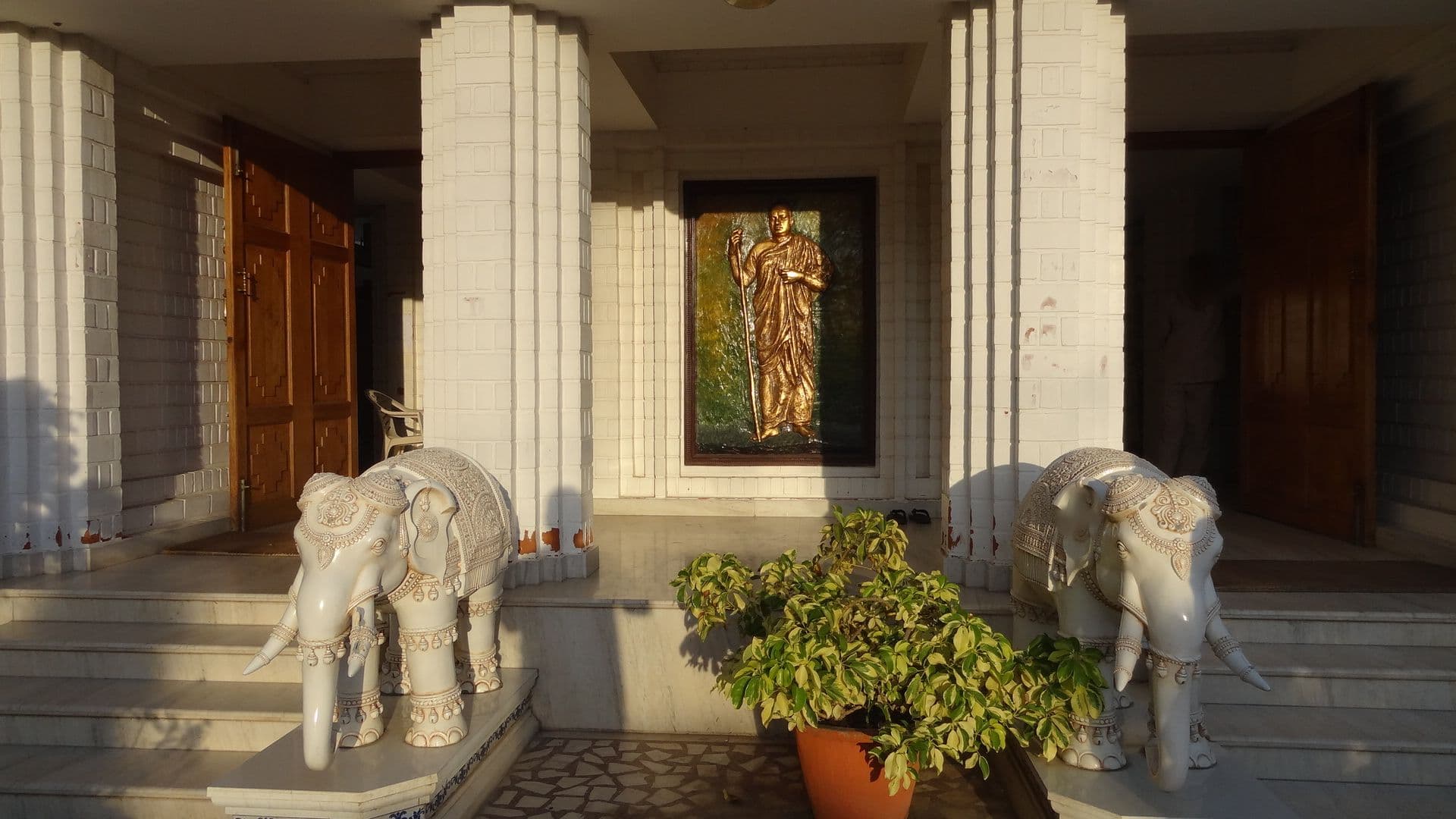 Street view near Hotel Blue Sea, Kanniyākumāri — © aloksharma (CC BY-SA · Mapillary)