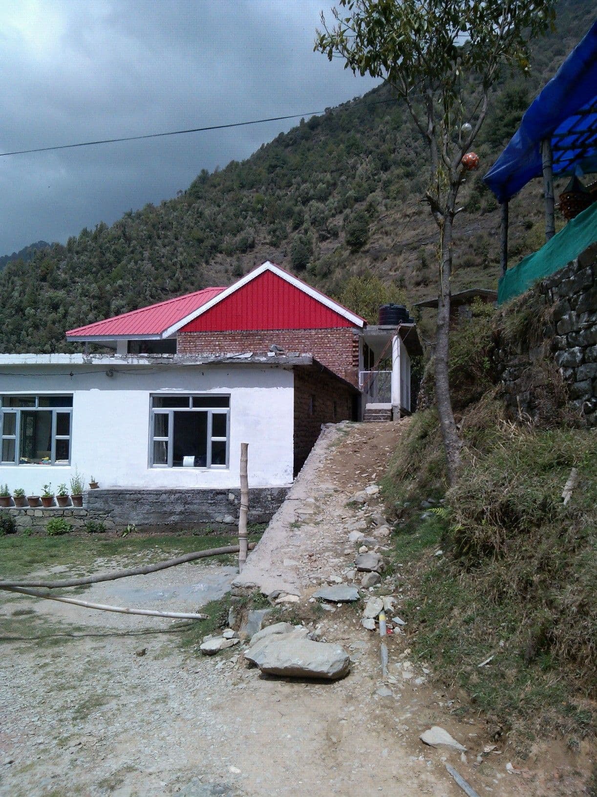 Street view near Horizon Huts, Dharamsala — © bholekibhasam (CC BY-SA · Mapillary)