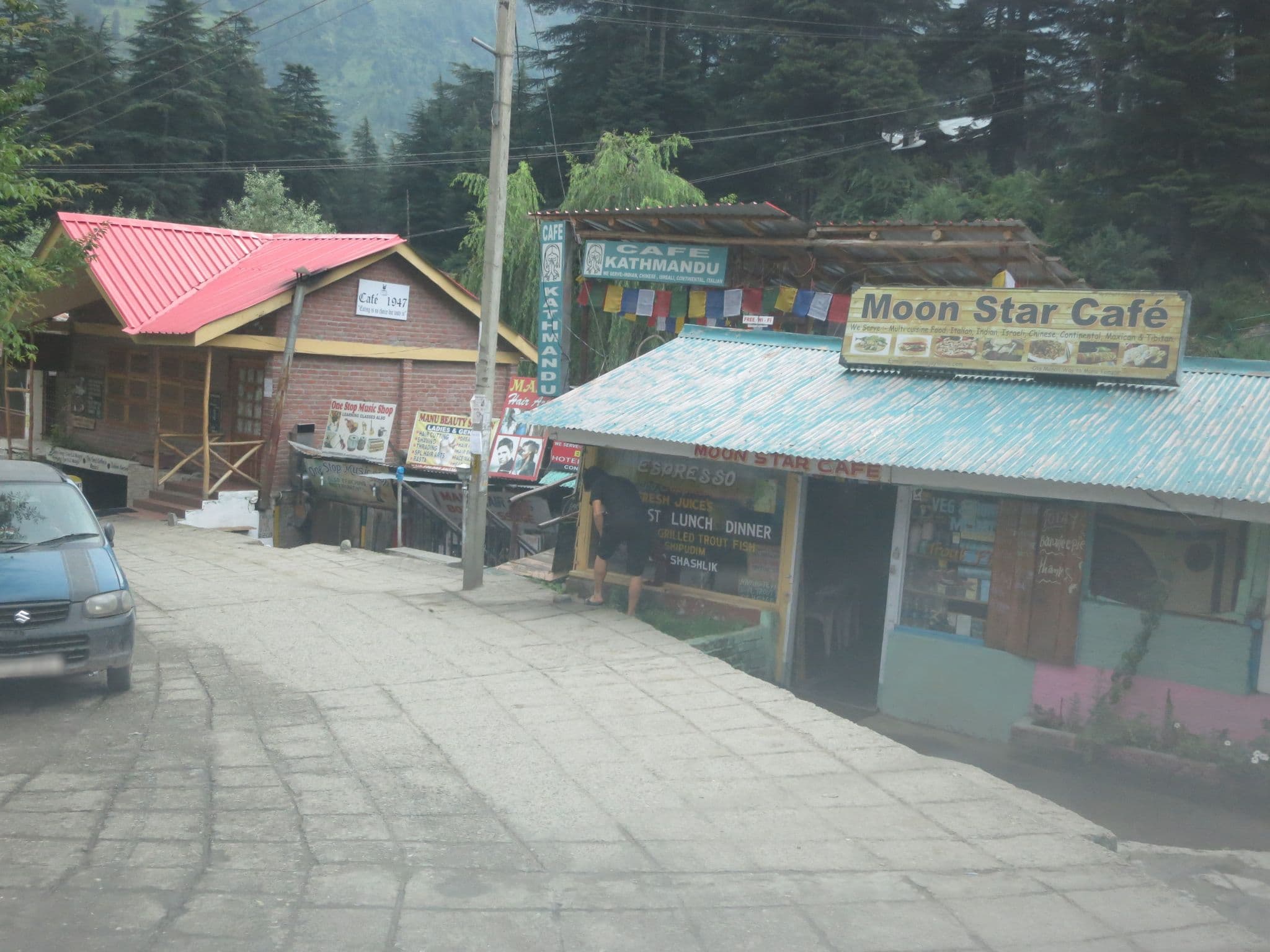 Street view near Hotel Dream River, Kulu