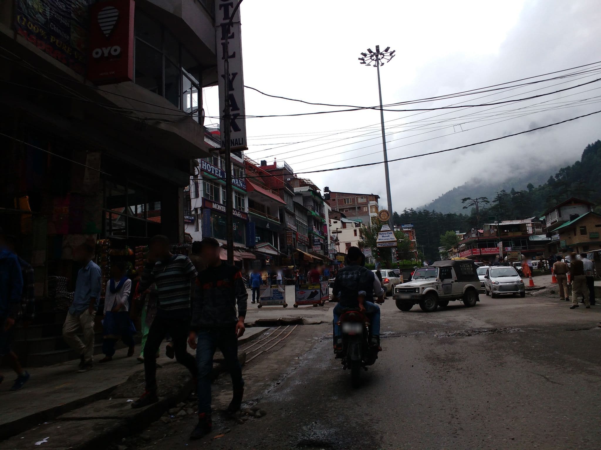 Street view near Raj Palace, Kulu