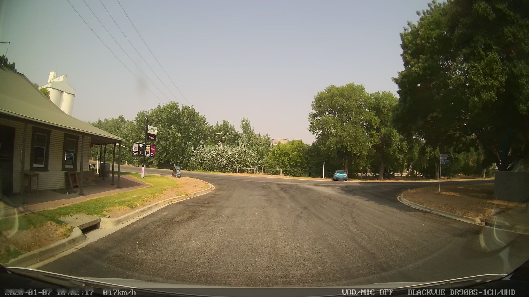 Street view near Frances Hotel Motel, Naracoorte — © bob3bob3 (CC BY-SA · Mapillary)