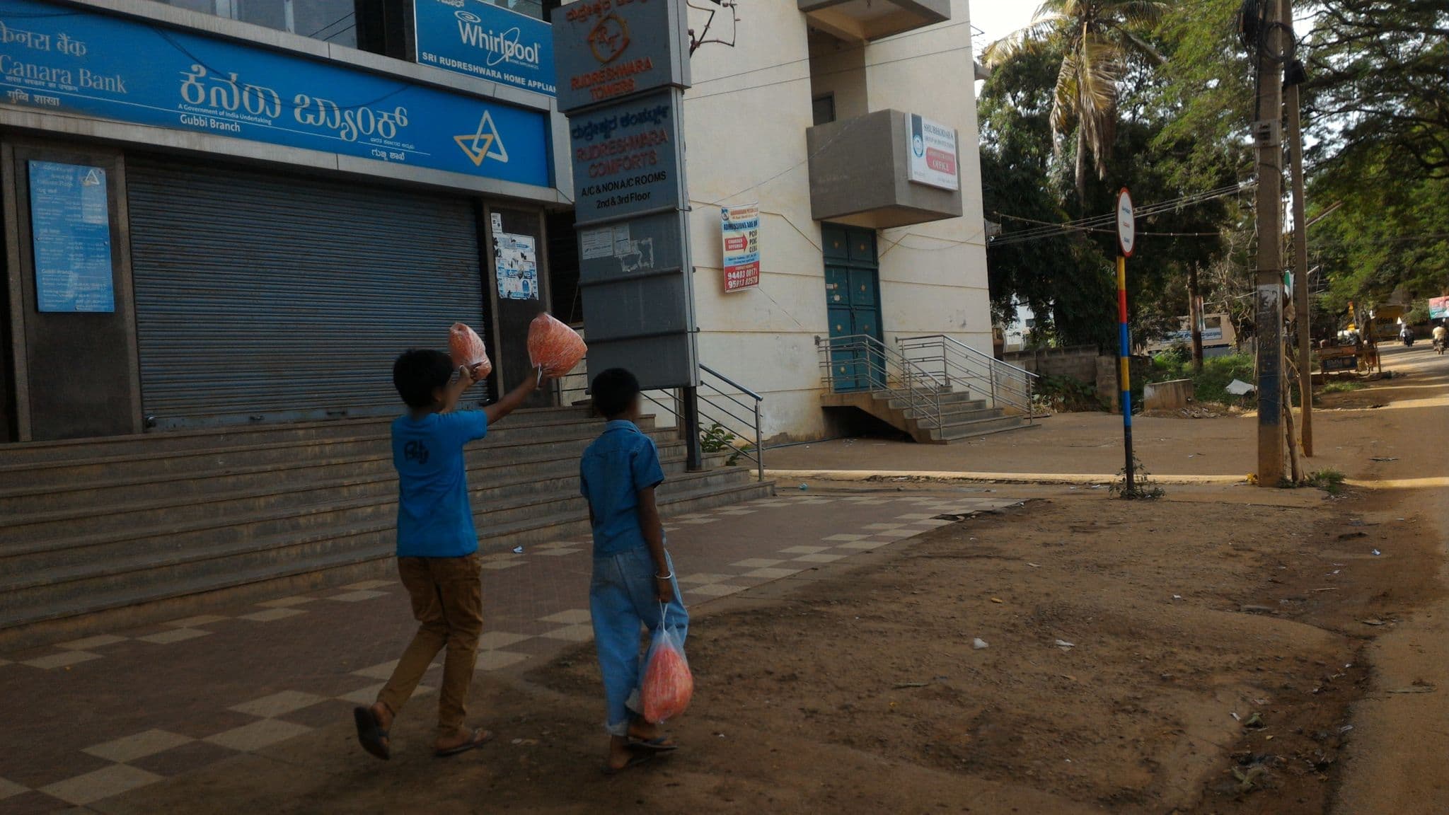 Street view near Sri Rudreshwara Comforts, Gubbi — © bharata (CC BY-SA · Mapillary)