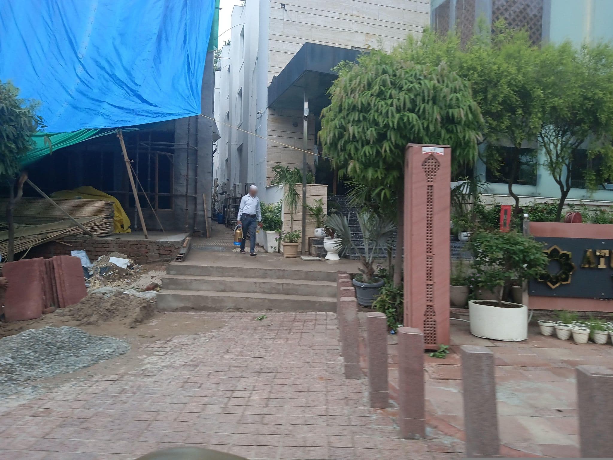 Street view near Hoel Rashmi, Agra — © maheshika (CC BY-SA · Mapillary)