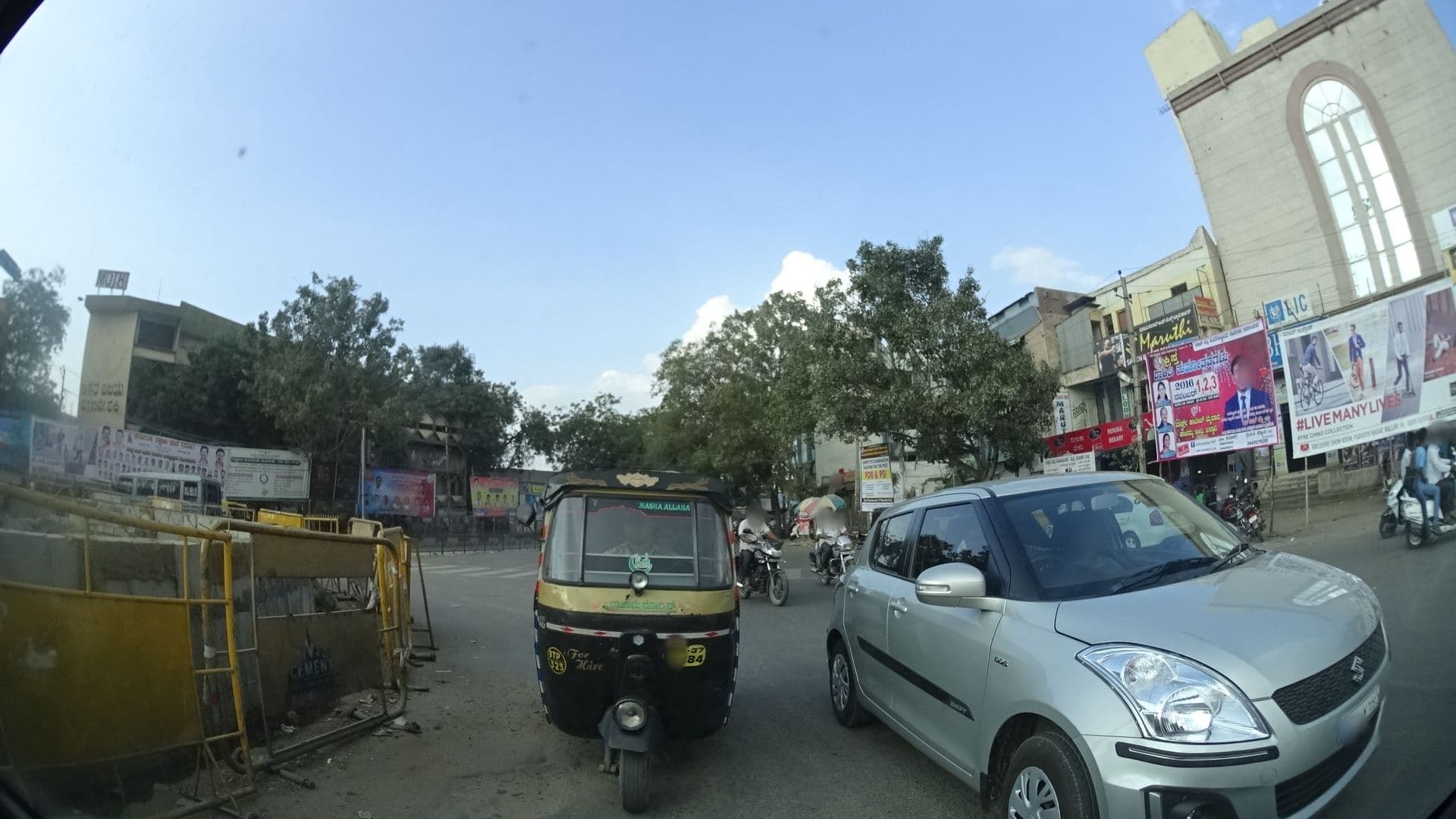 Street view near Hotel New Madina, Ballari — © geohacker (CC BY-SA · Mapillary)