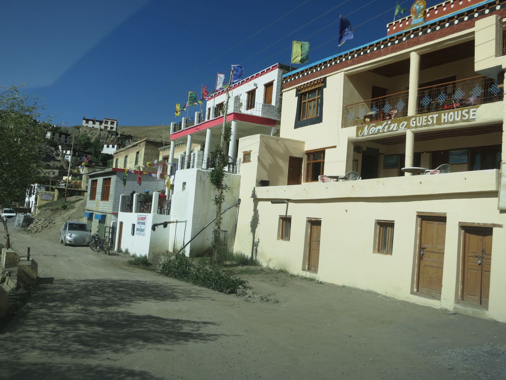 Street view near Norling Guesthouse, Sarāhan — © lto (CC BY-SA · Mapillary)