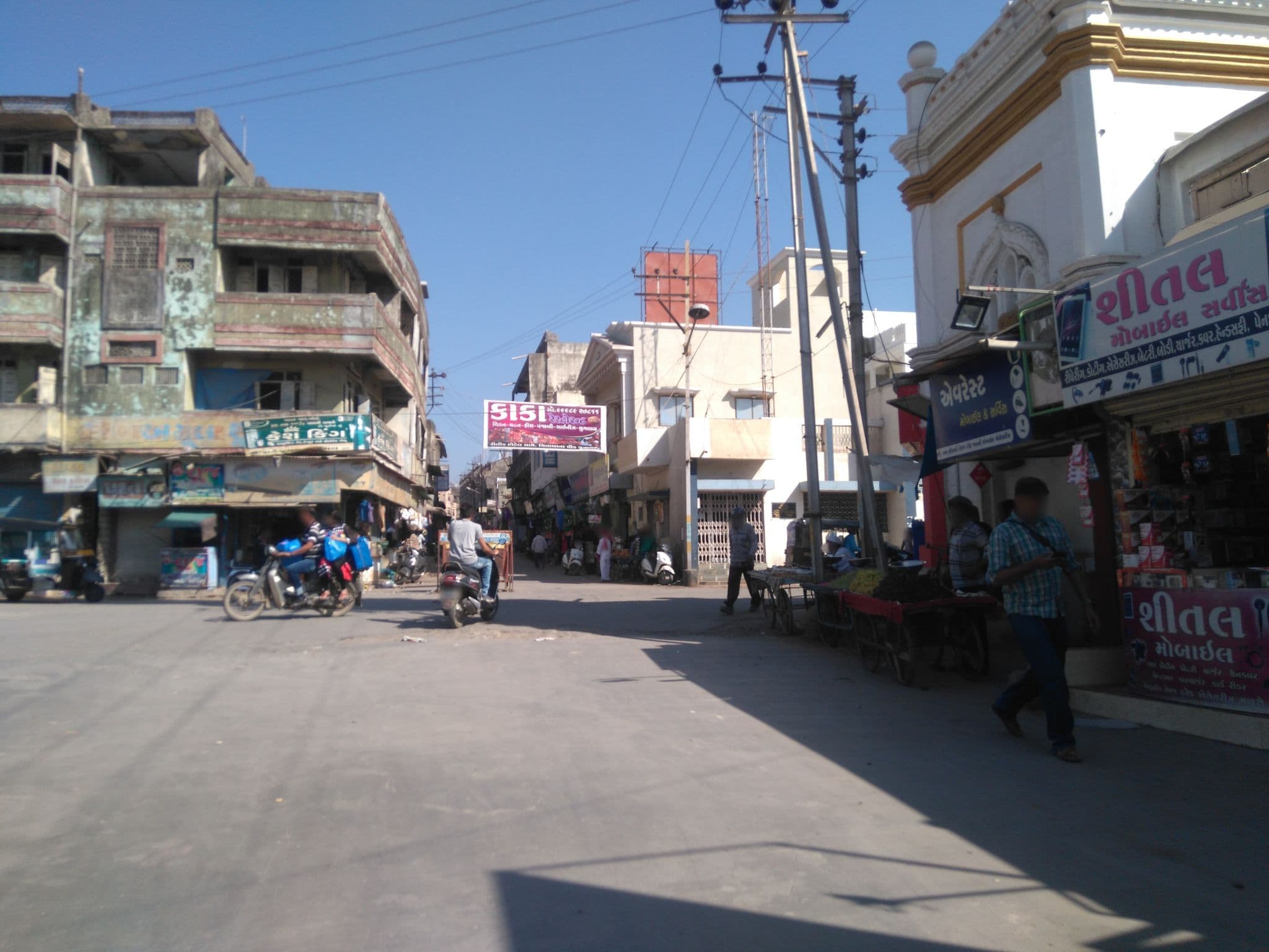 Street view near Relief Hotel, Jūnāgadh — © khushbu (CC BY-SA · Mapillary)