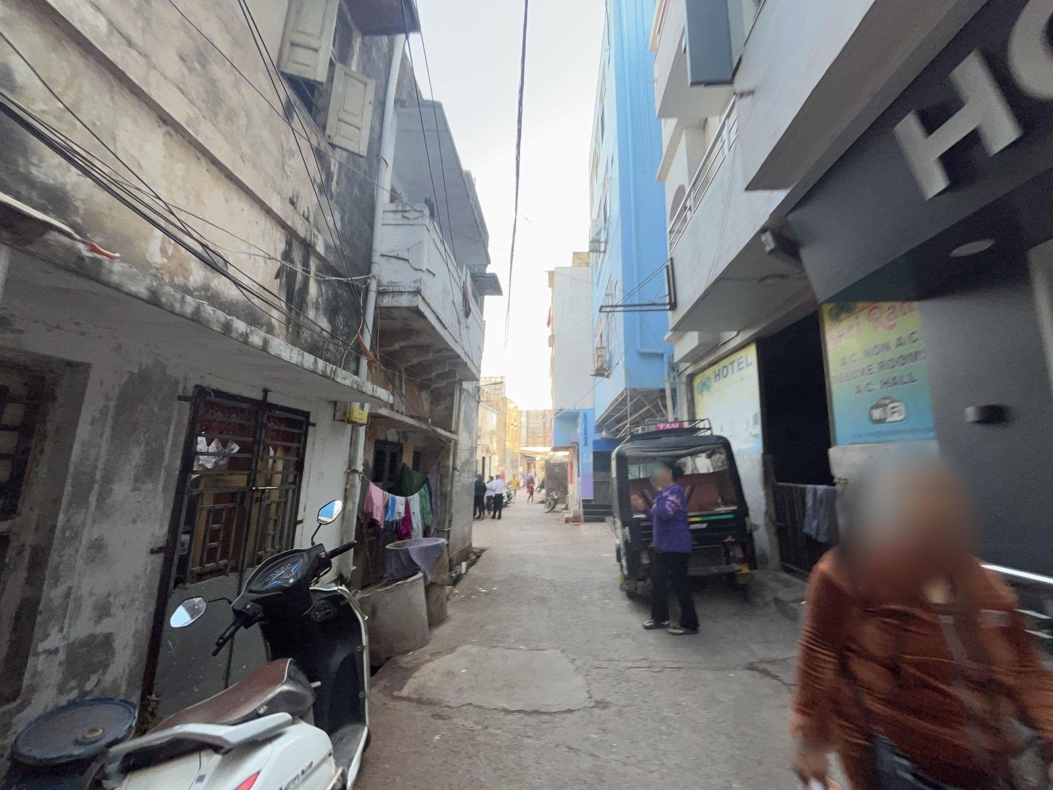 Street view near Chetan Guest House, Bhalpara — © livableurbanism (CC BY-SA · Mapillary)