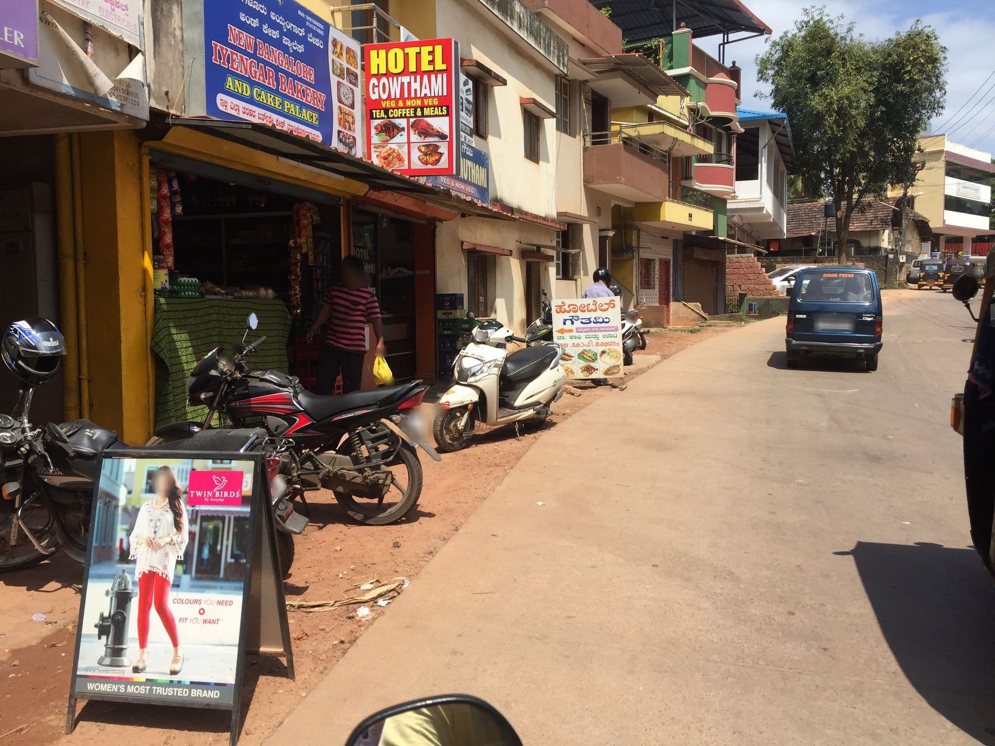 Street view near Hotel Gauthami, Ullal — © piyusht (CC BY-SA · Mapillary)
