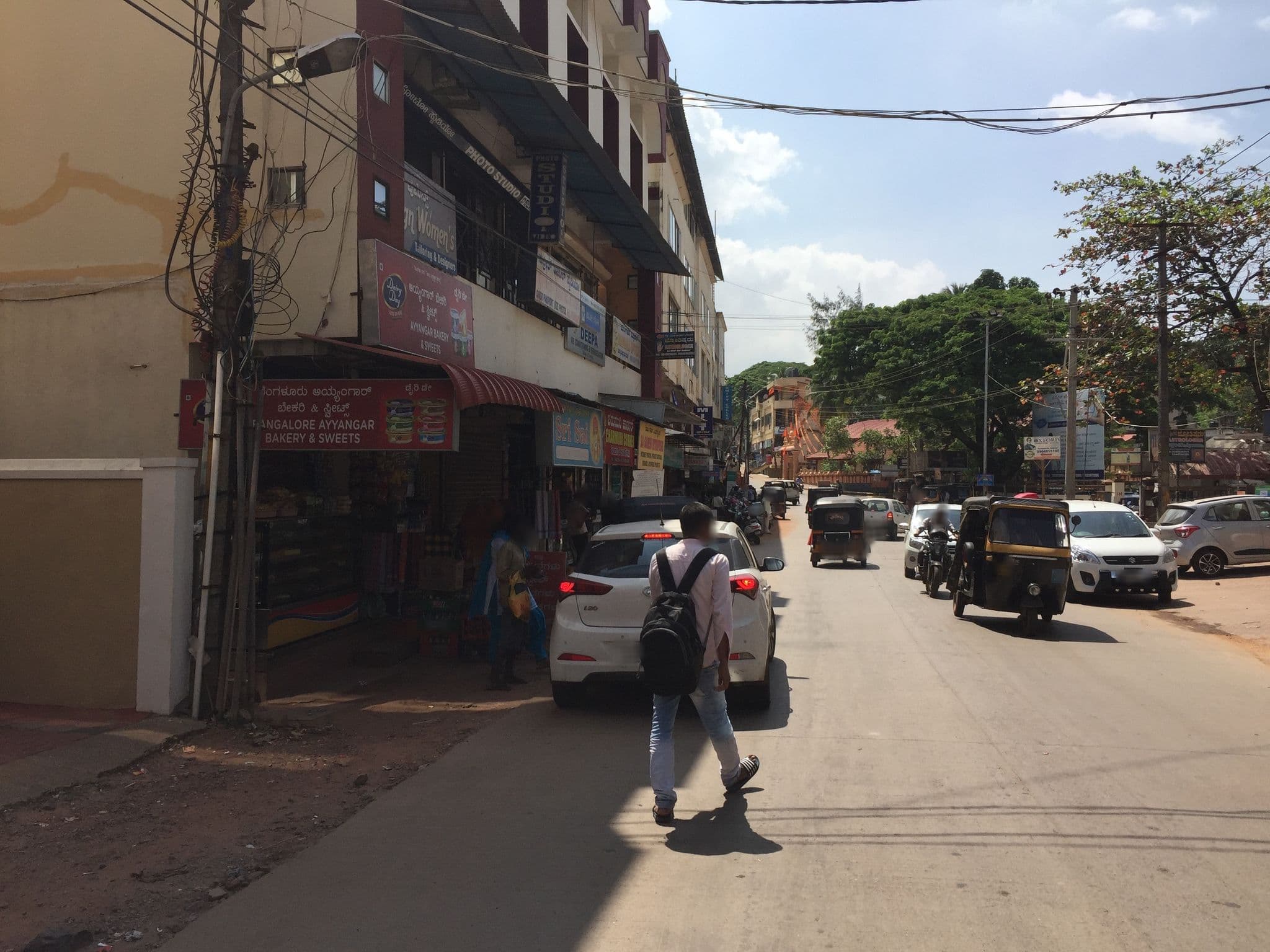 Street view near Hotel Shree Ganesh, Ullal — © piyusht (CC BY-SA · Mapillary)