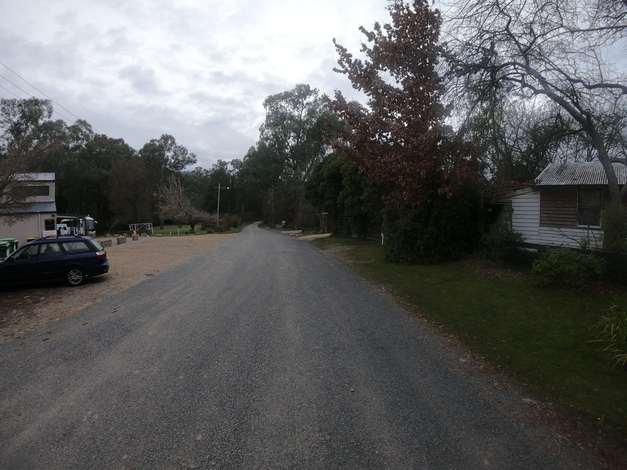 Street view near Bright Chalet, Bright — © eneerhut (CC BY-SA · Mapillary)