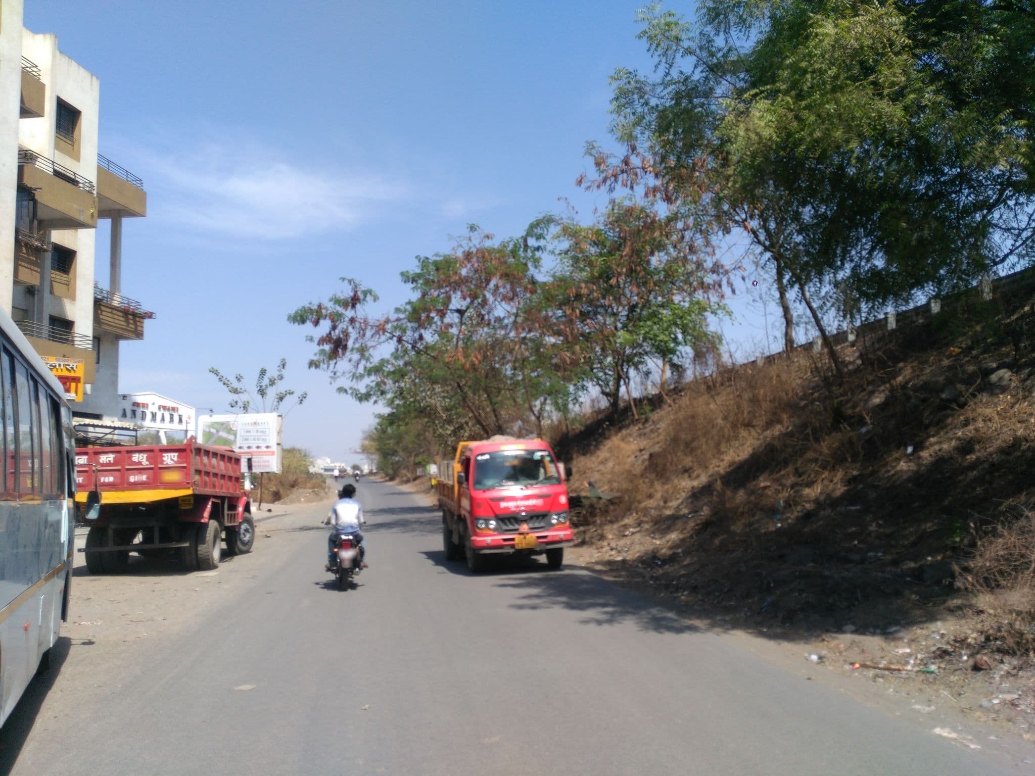 Street view near Shree Swami Landmark, Māngvādi — © abhyankar (CC BY-SA · Mapillary)
