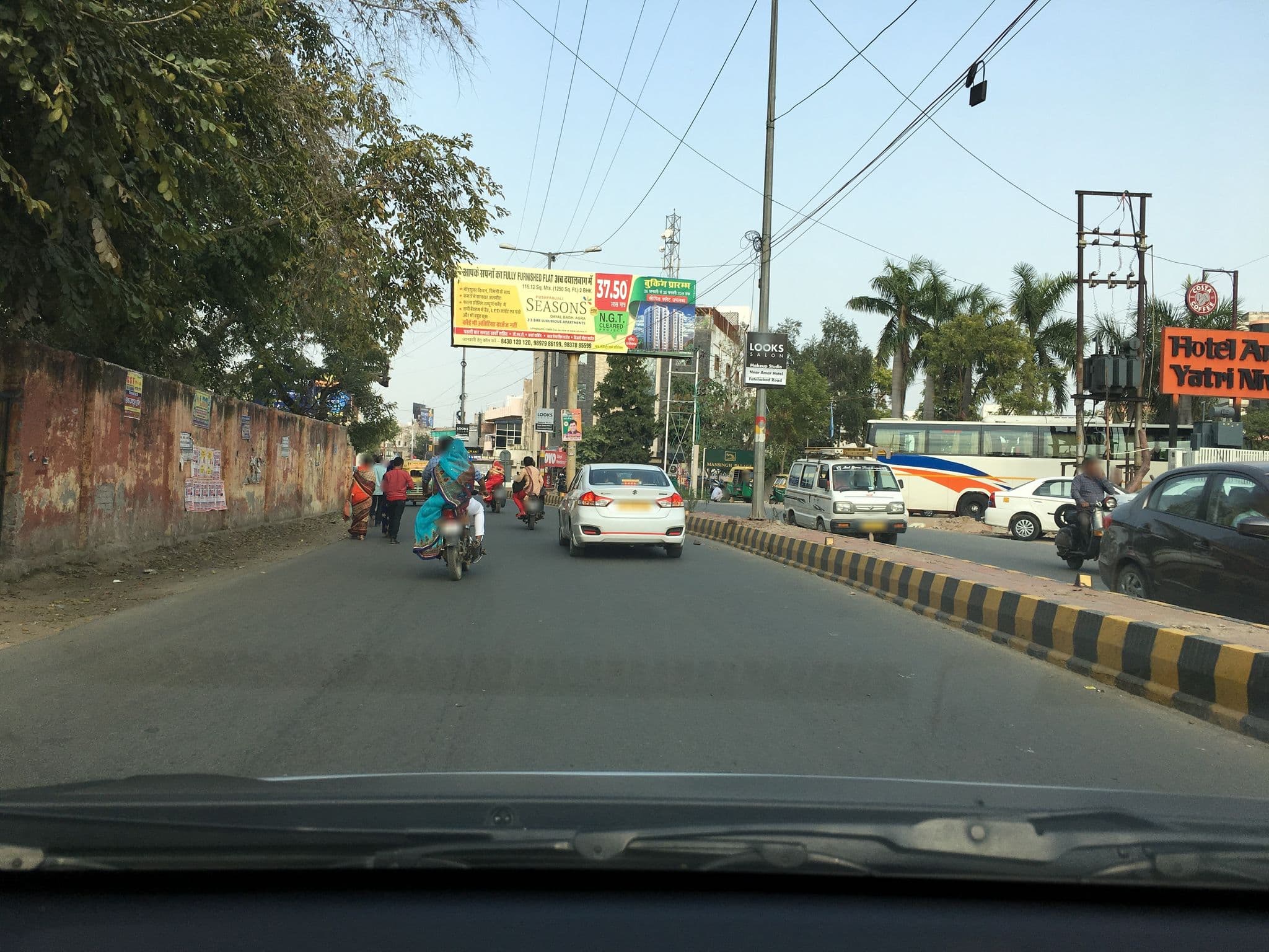 Street view near Amar Palace Hotel, Agra — © gaurav84 (CC BY-SA · Mapillary)