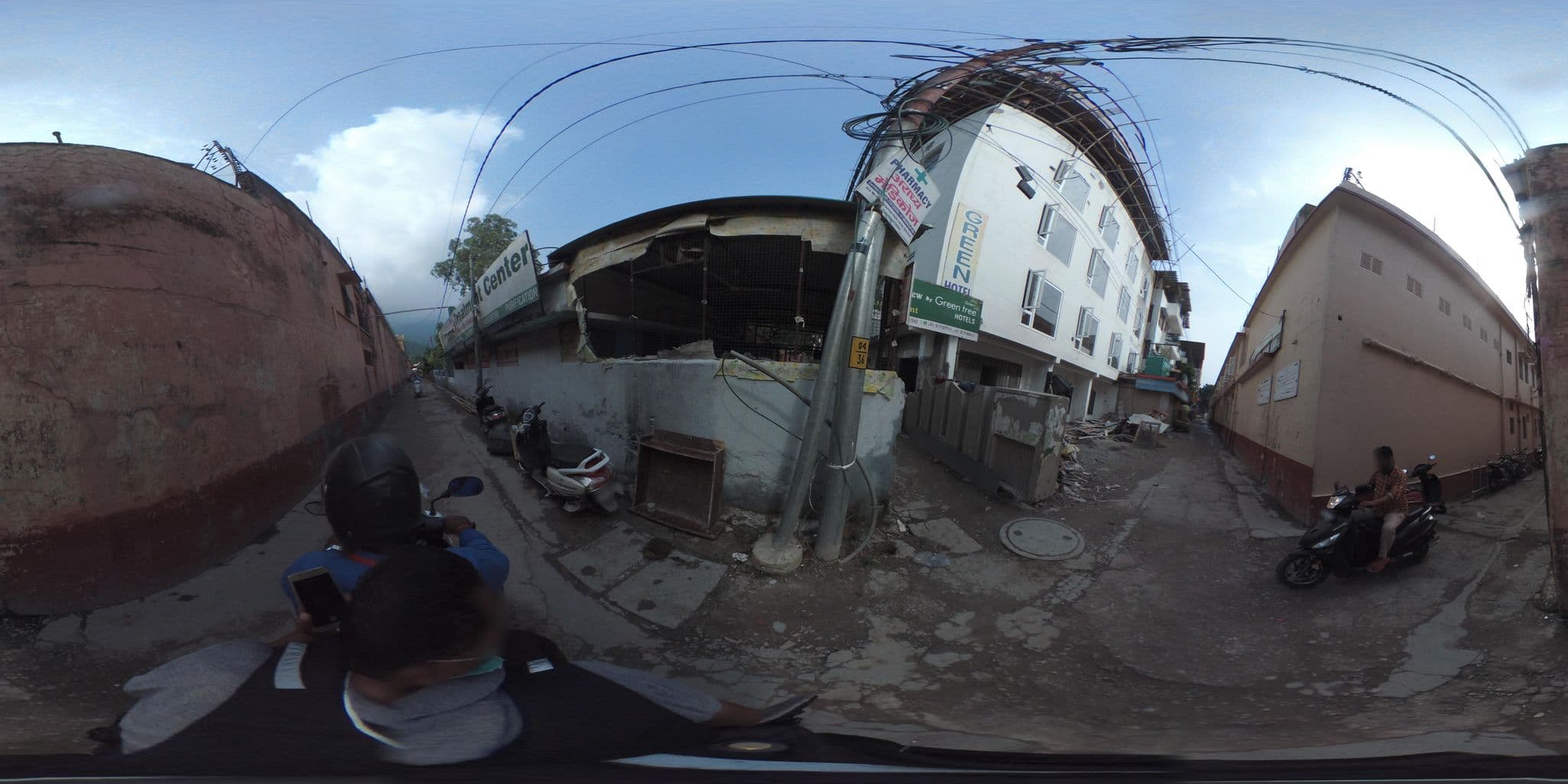 Street view near Green, Rishīkesh