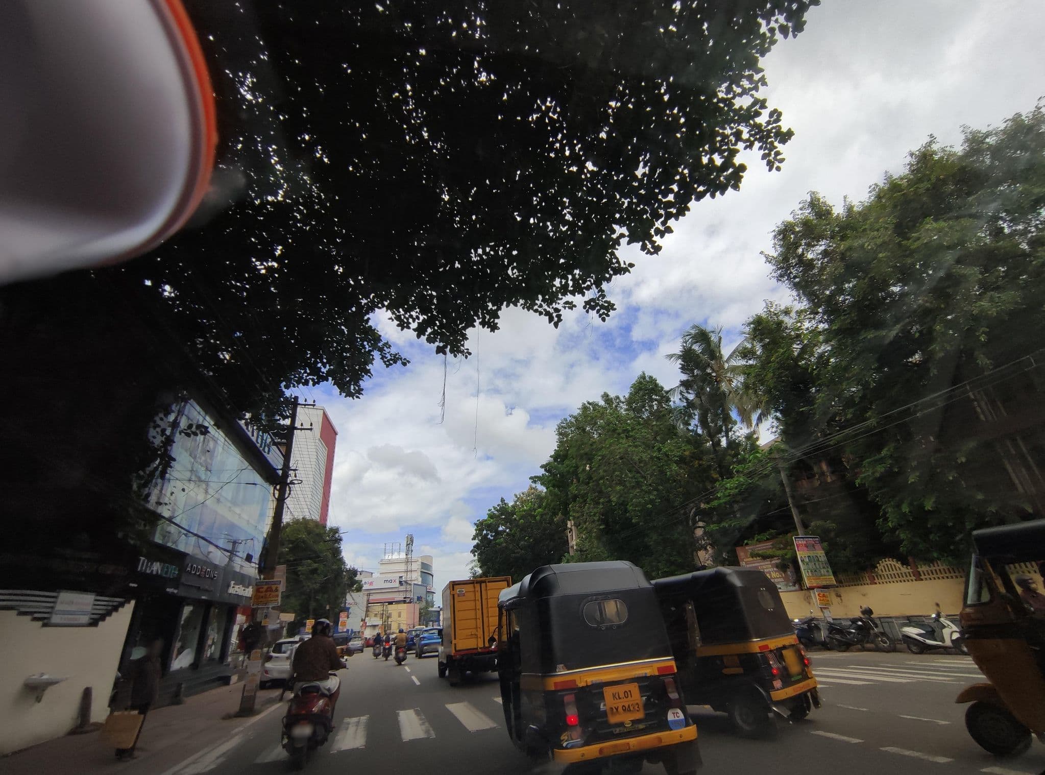 Street view near Aruvi Tourist Home, Kudappanakkunnu — © V15 (CC BY-SA · Mapillary)