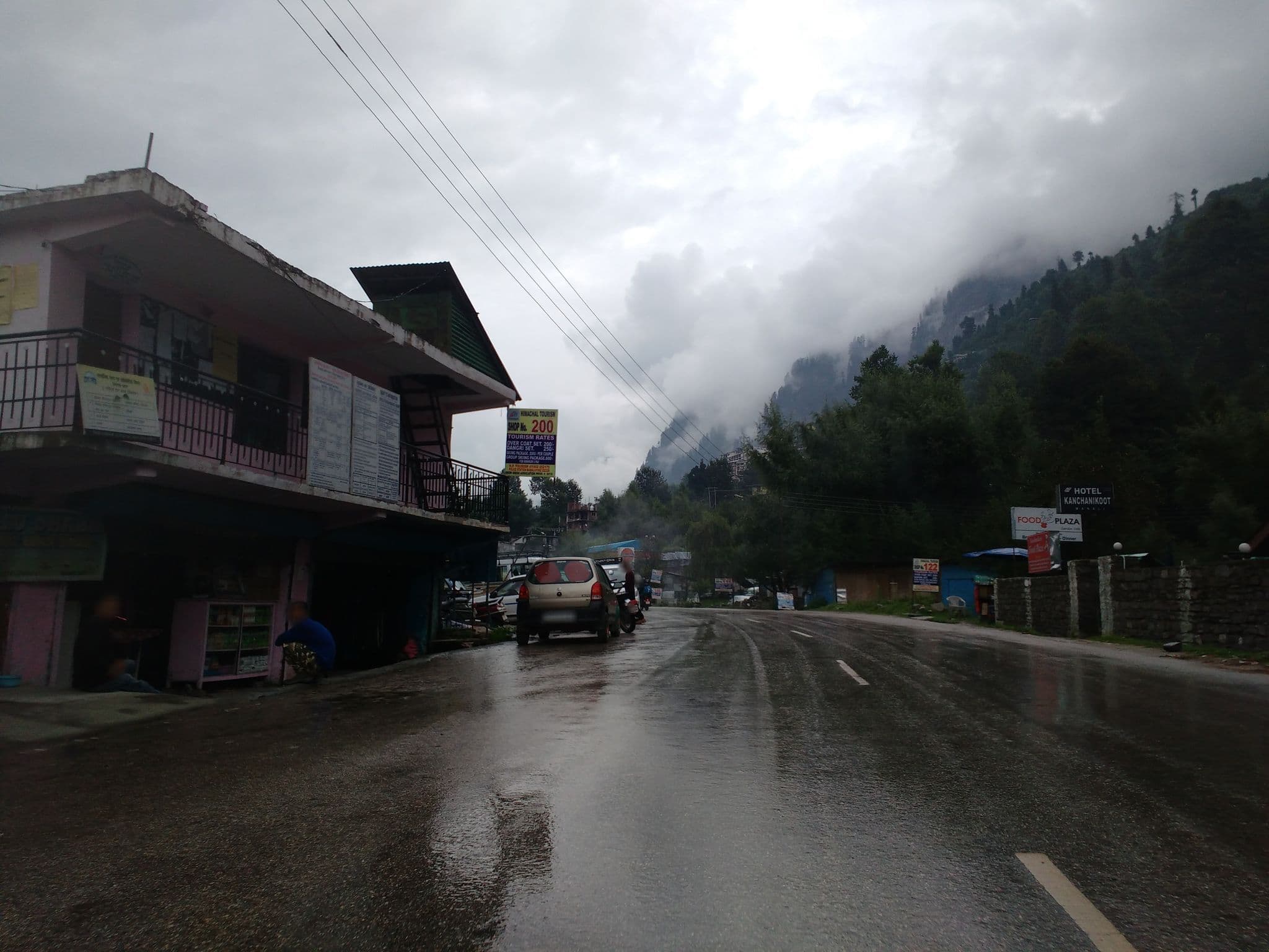 Street view near Kanchanikoot, Kulu