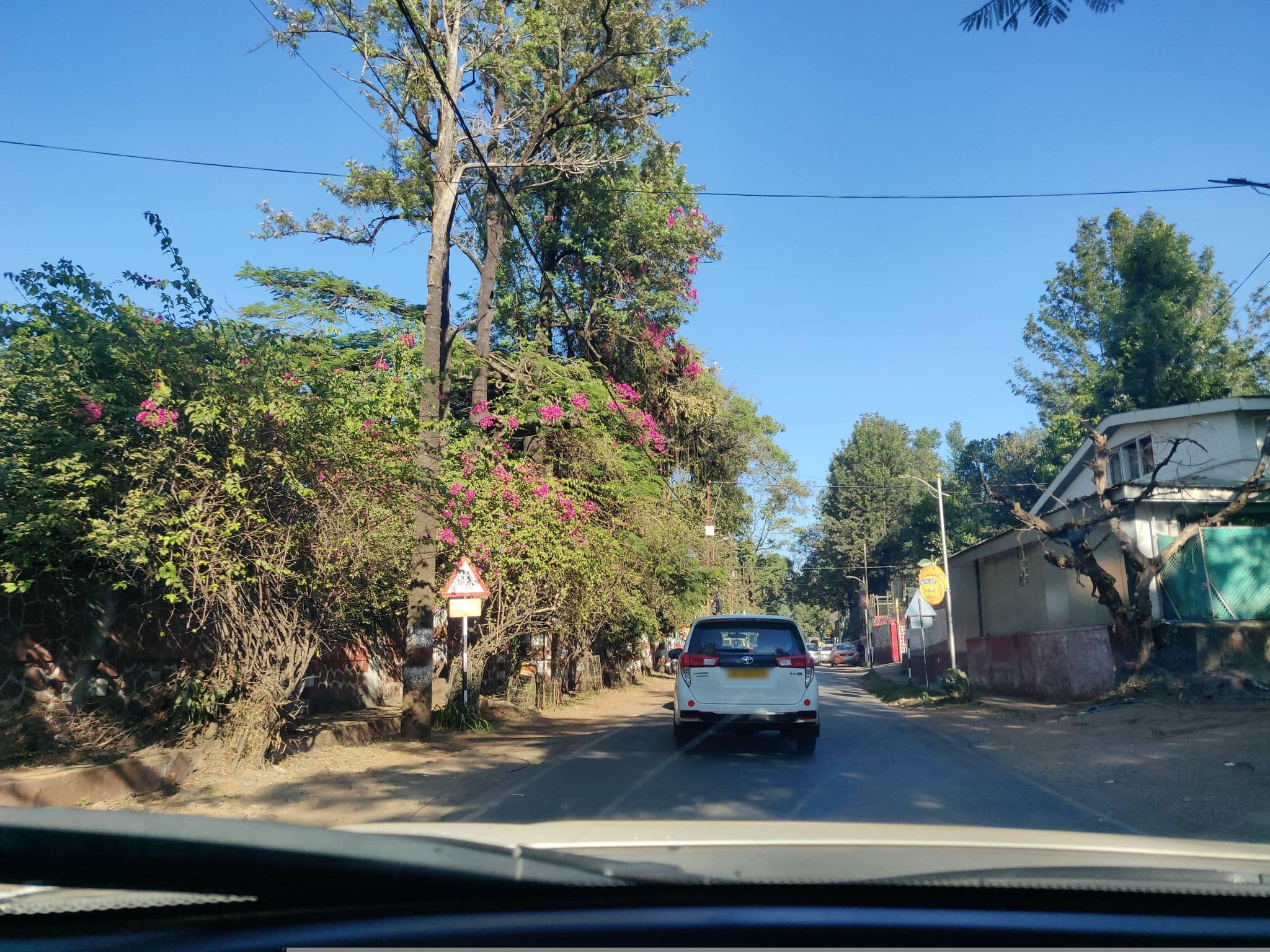 Street view near Rajlaxmi Arogyadham, Pānchgani — © AmrutaA (CC BY-SA · Mapillary)