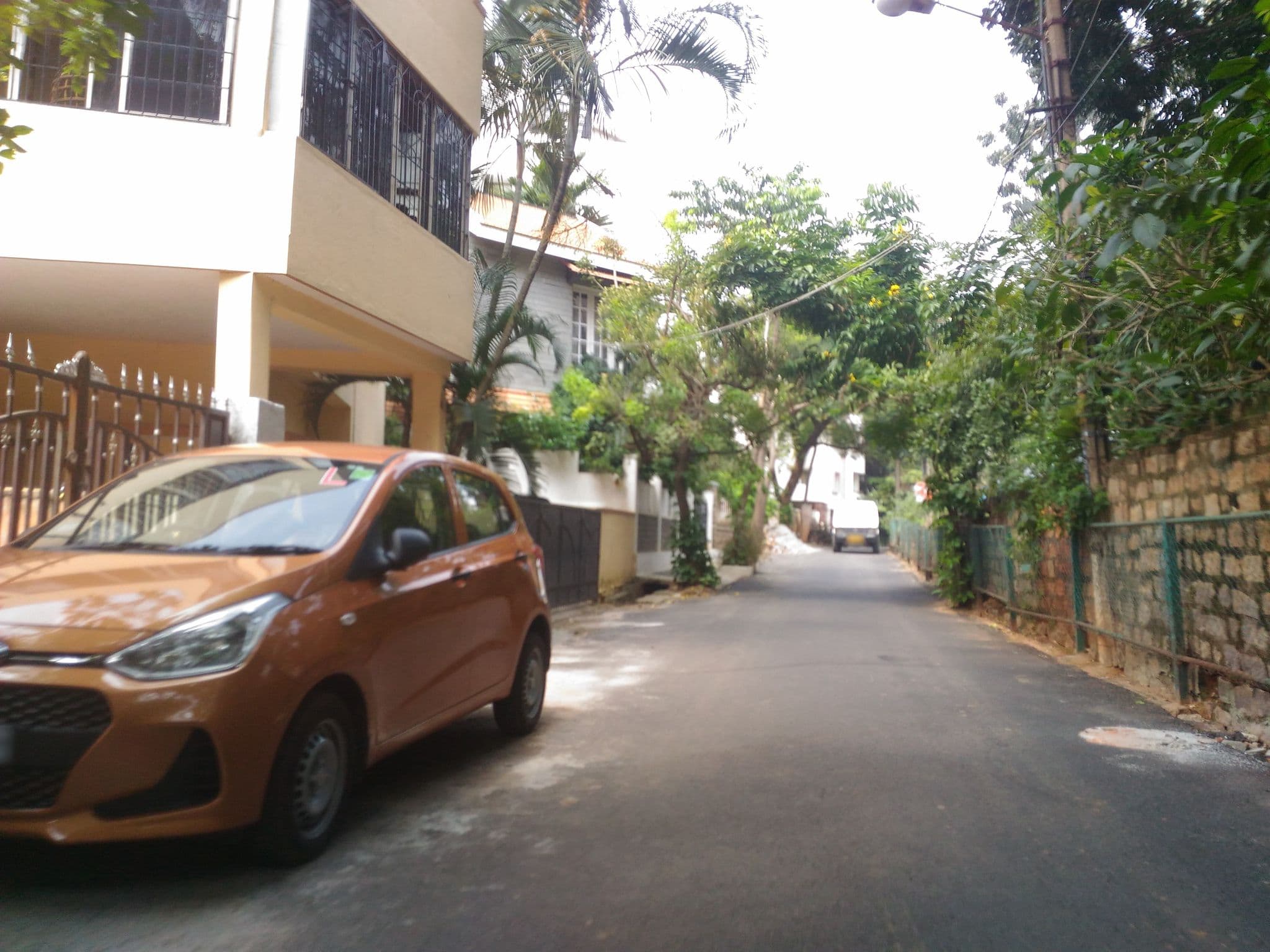 Street view near Banad place, Bengaluru