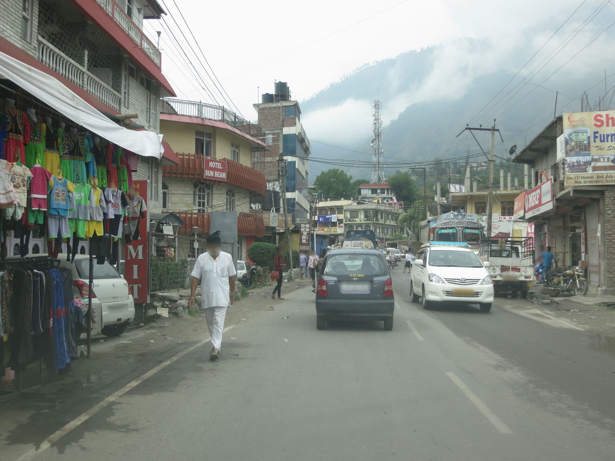 Street view near Hotel Amit, Shamshi — © lto (CC BY-SA · Mapillary)