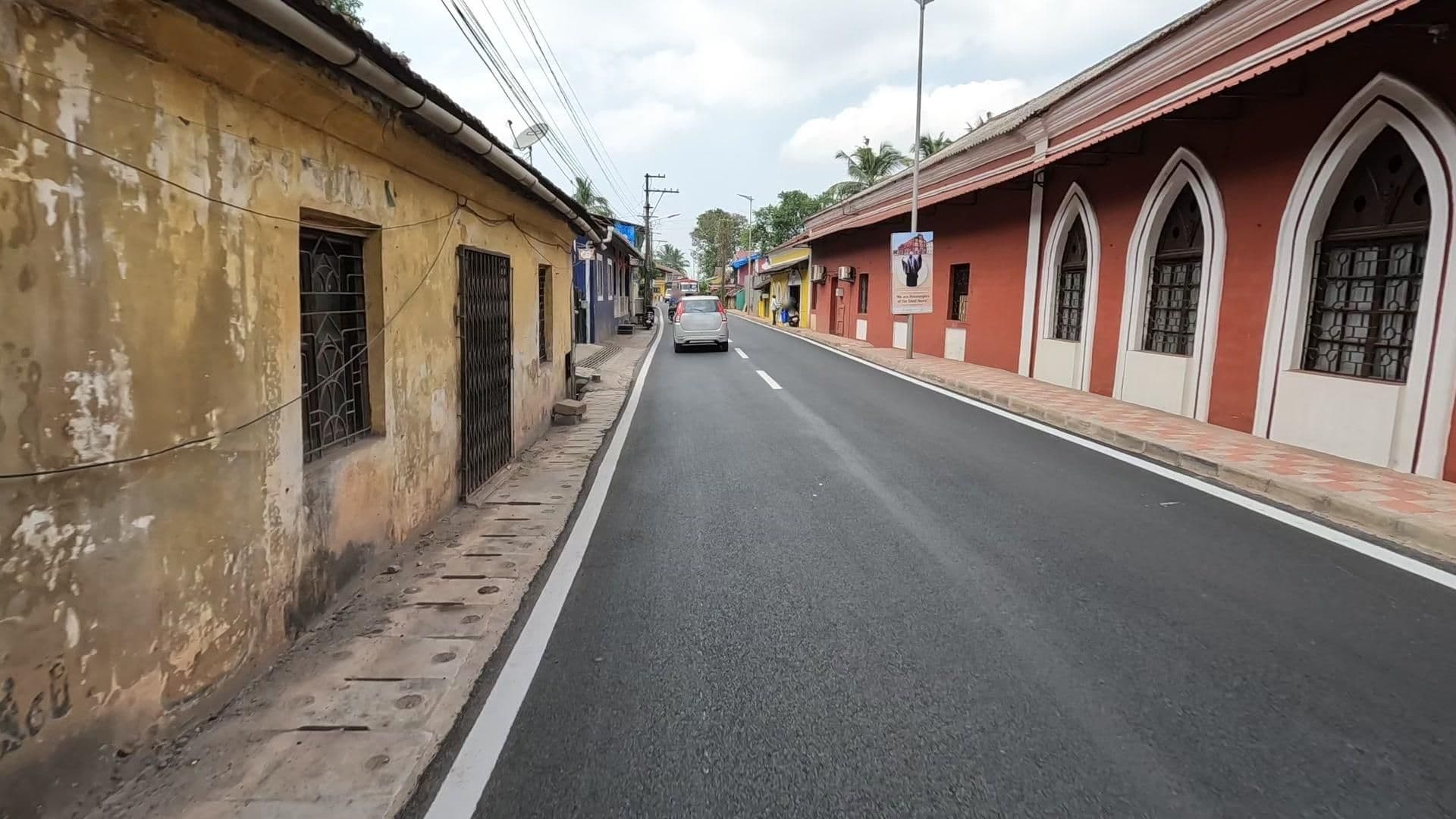 Street view near CASINHA RAIBANDAR, Chimbel — © lucomsky (CC BY-SA · Mapillary)