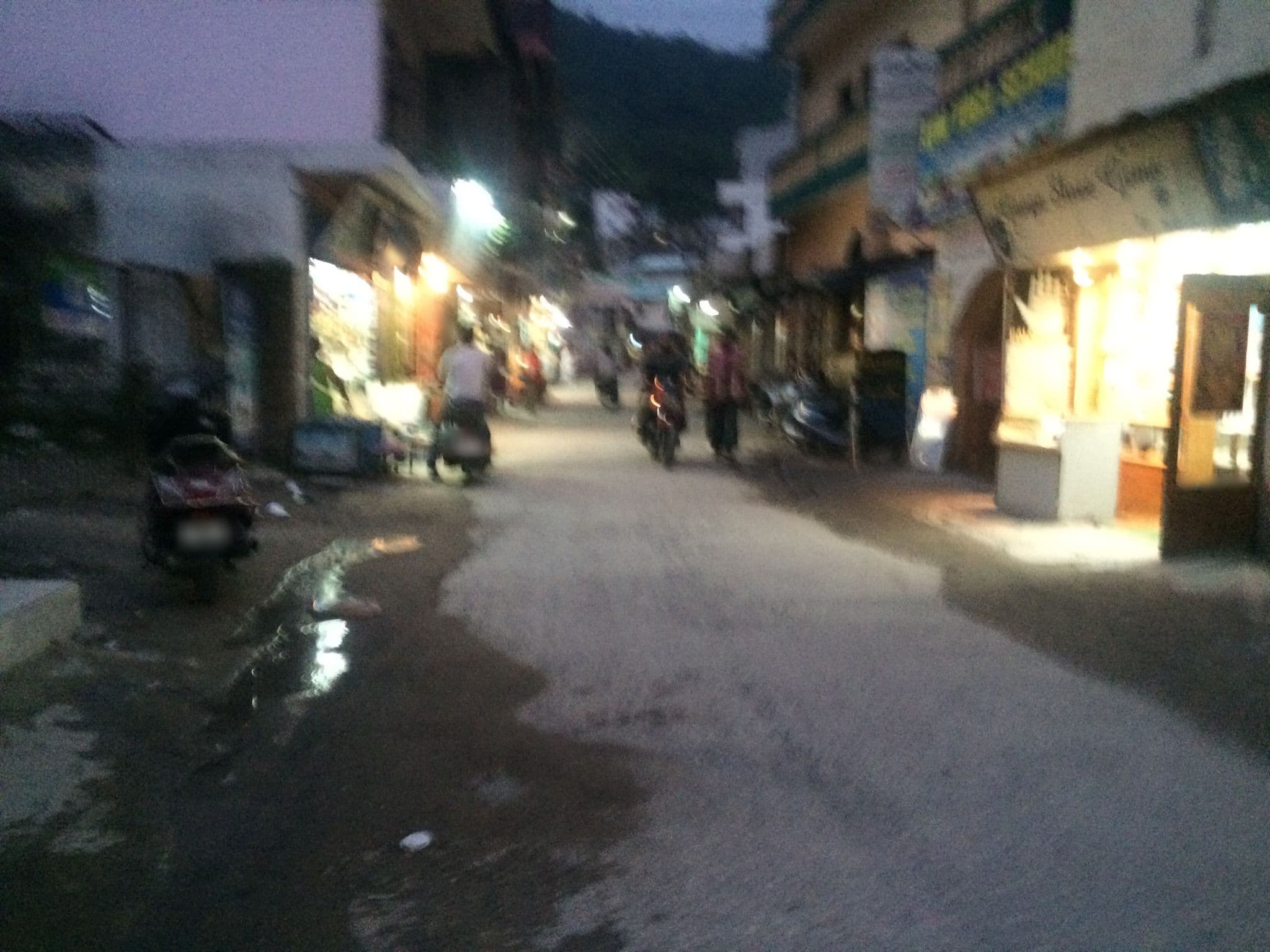 Street view near Maa Ganga Guesthouse, Rishīkesh