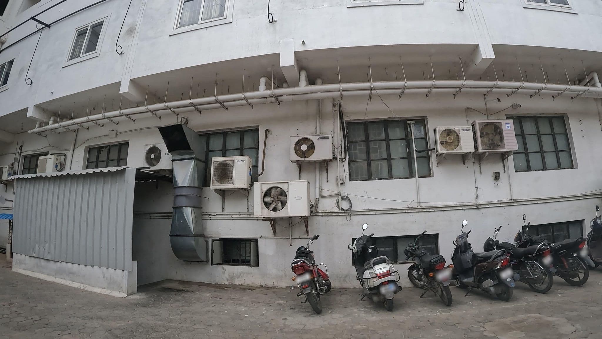 Street view near Hotel velan International, Krishnagiri — © sudharsanamurthy (CC BY-SA · Mapillary)