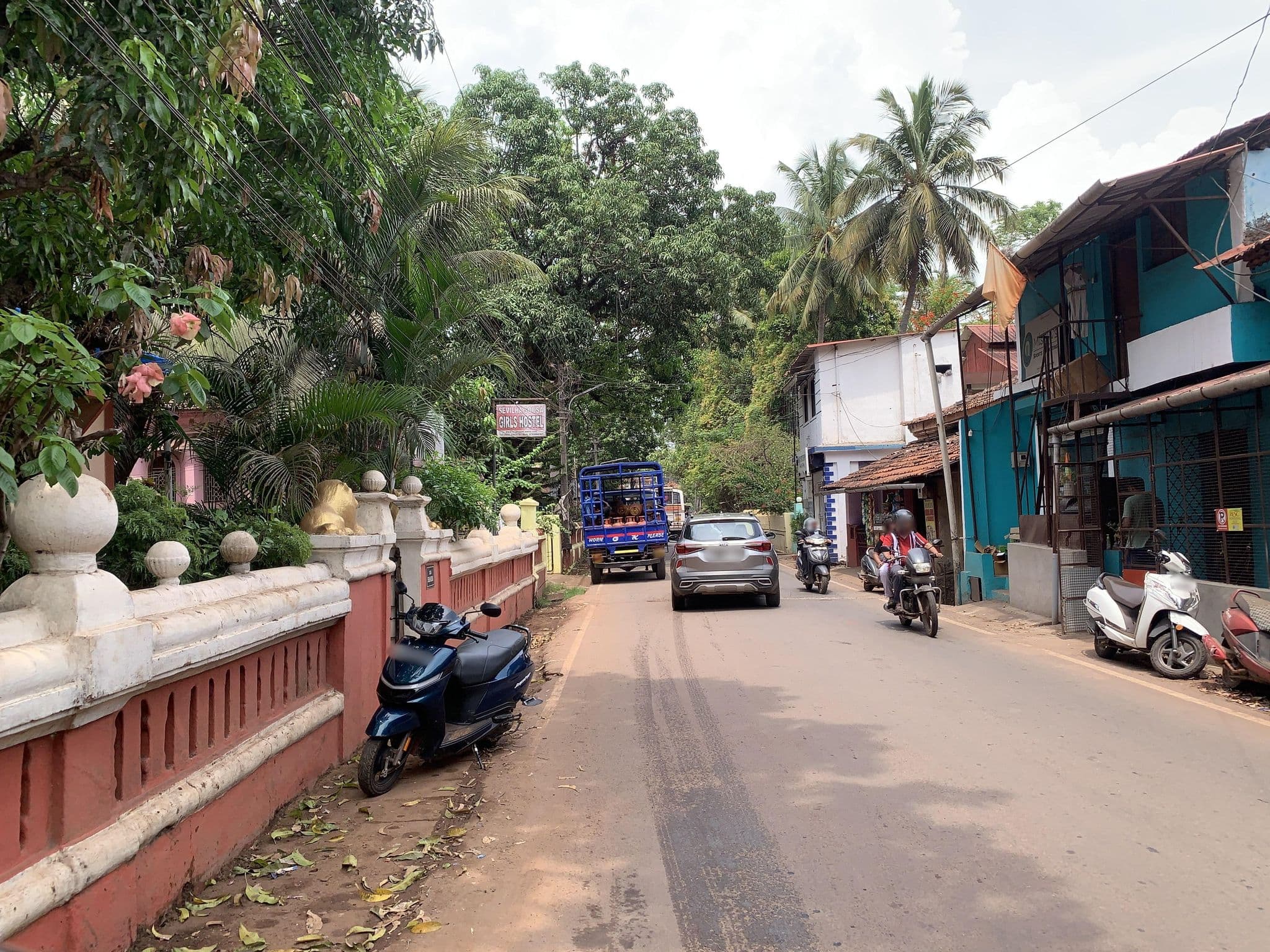 Street view near Sevilha Sousa Girls Hostel, Mapusa — © planemad (CC BY-SA · Mapillary)