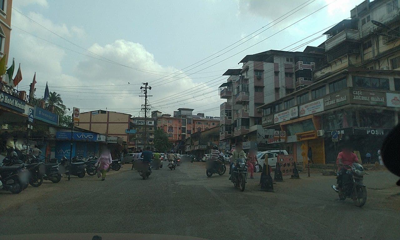 Street view near Hotel Menino, Ponda — © edz3056 (CC BY-SA · Mapillary)
