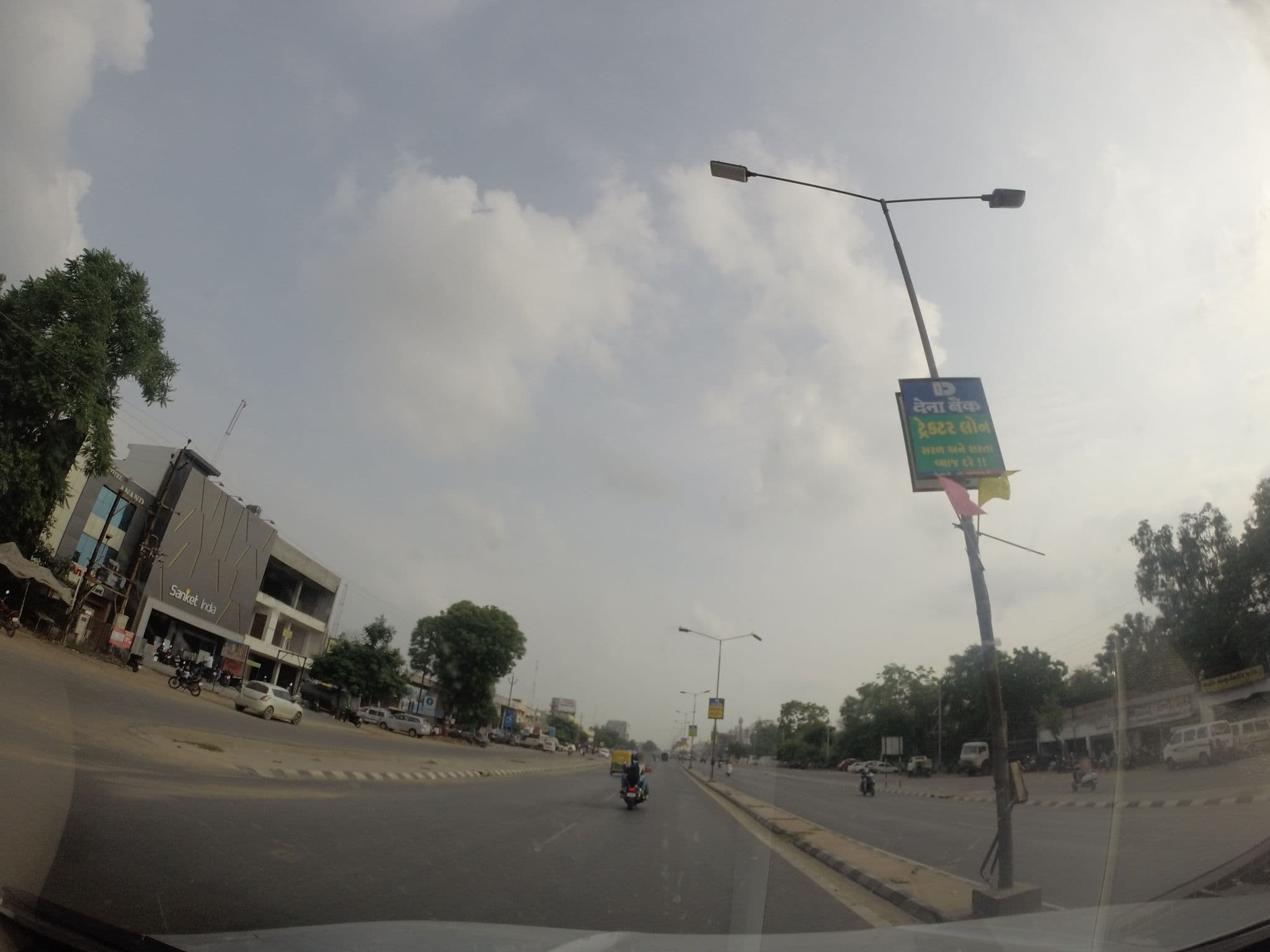 Street view near Hotel anand , Mahesāna — © shravan91 (CC BY-SA · Mapillary)